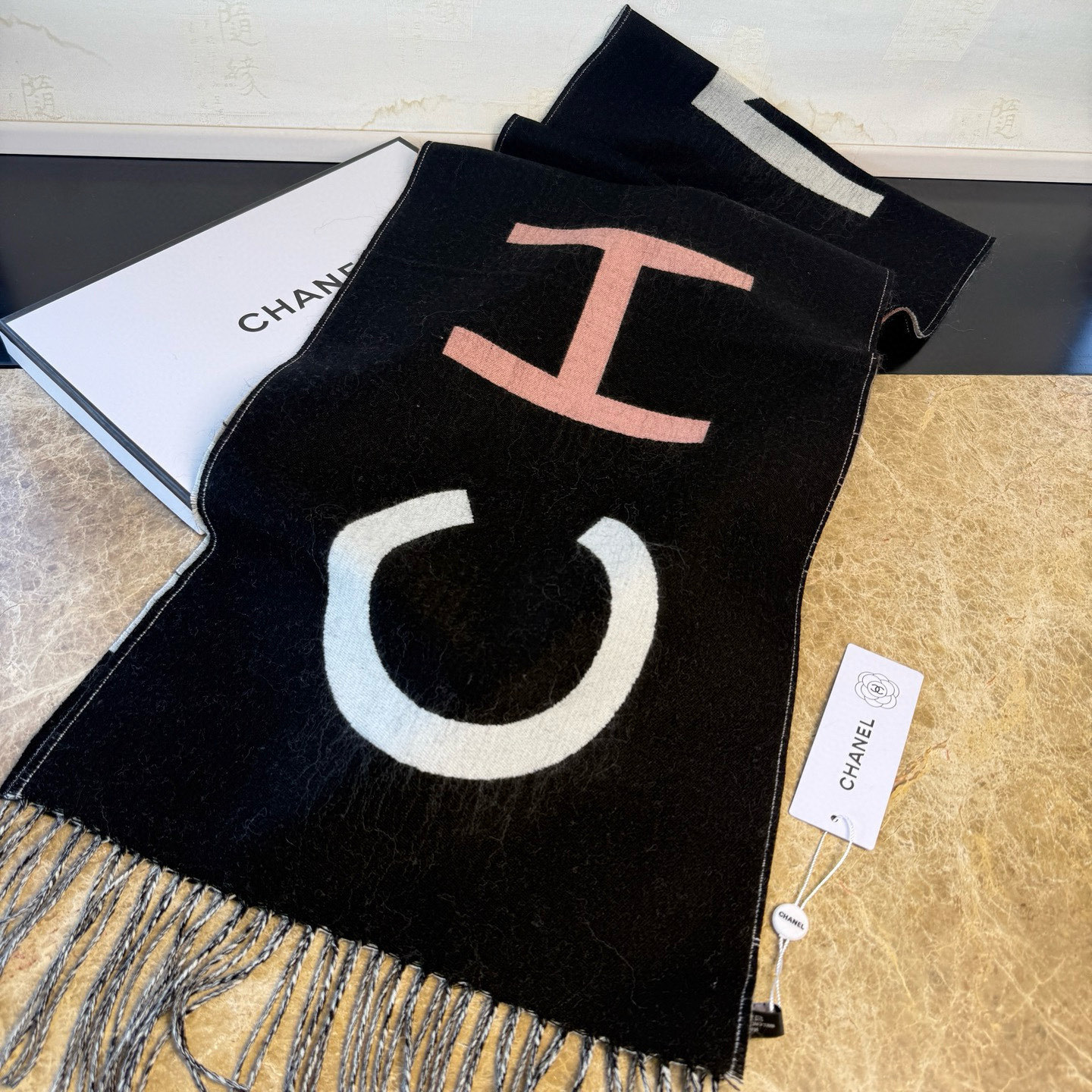 🆕Chanel · 香奈兒新品圍巾，這條必須推雖然是25C吊牌，但25。開始之後這條才進櫃有多種顏色可挑