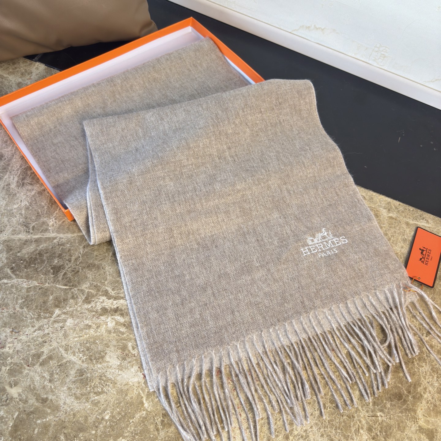🆕 【▪Hermes · 爱马仕羊绒双面围巾，大H难得一见的温柔配色，低调又不失优雅❗️】重点推荐❗️双