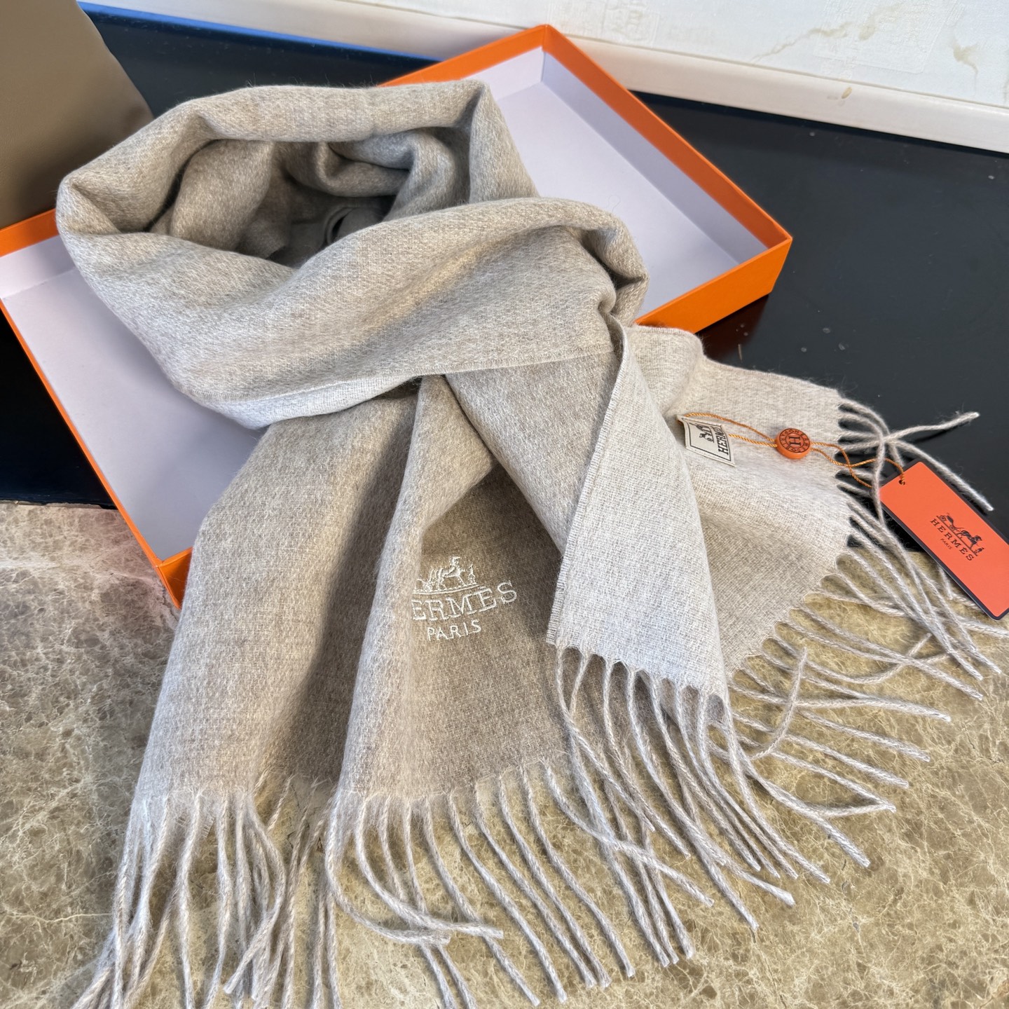 🆕 【▪Hermes · 爱马仕羊绒双面围巾，大H难得一见的温柔配色，低调又不失优雅❗️】重点推荐❗️双