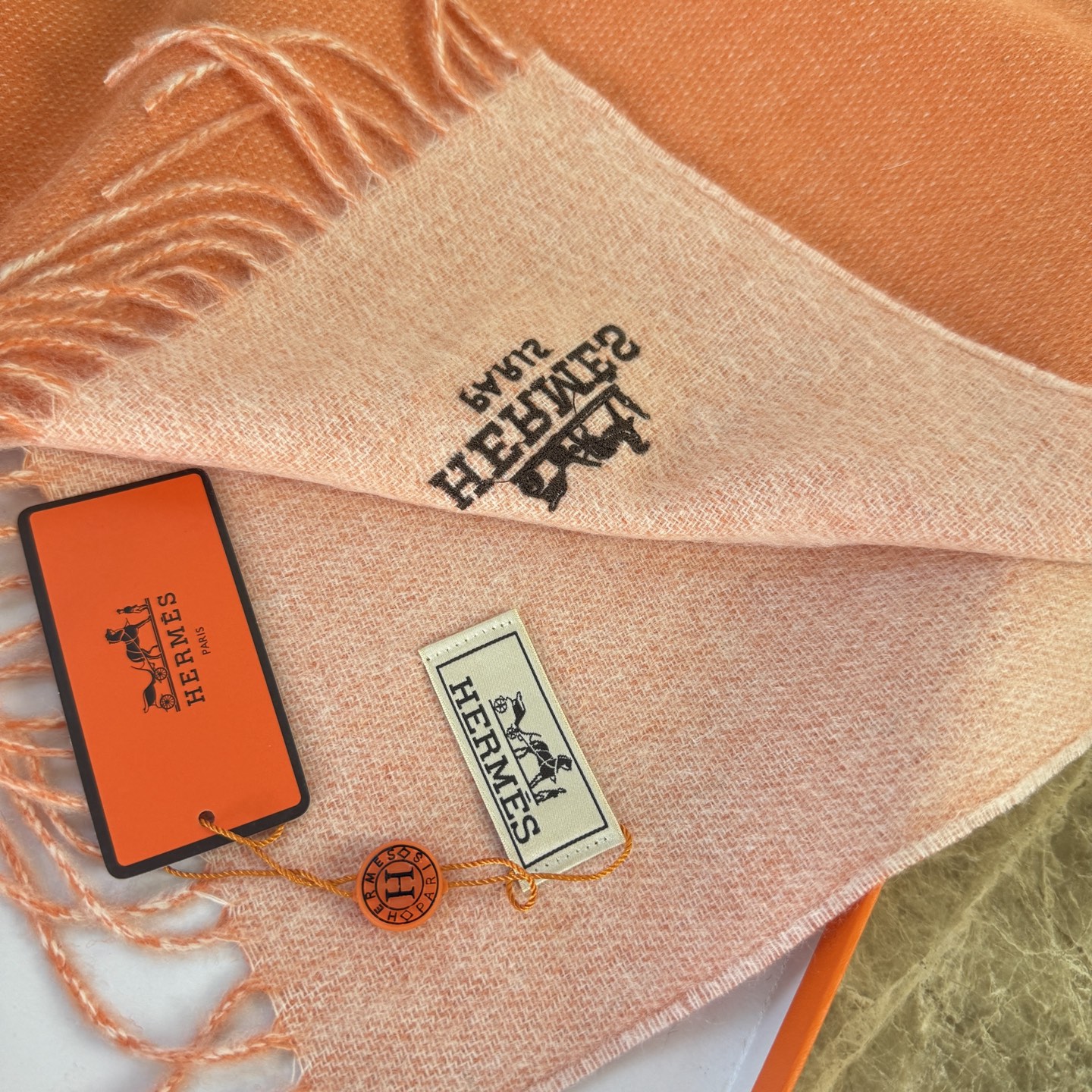 🆕 【▪Hermes · 爱马仕羊绒双面围巾，大H难得一见的温柔配色，低调又不失优雅❗️】重点推荐❗️双