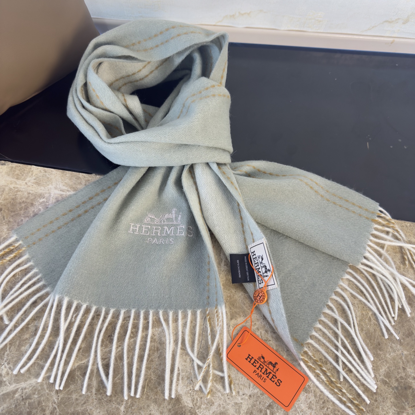 🆕 【▪Hermes · 爱马仕，大H难得一见的温柔配色，低调又不失优雅❗️】重点推荐❗️双面配色，新增