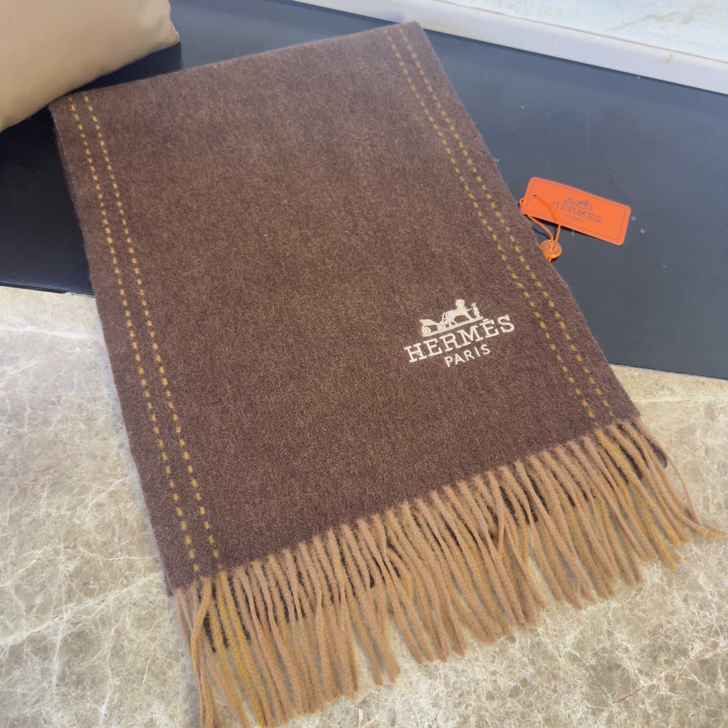 🆕 【▪Hermes · 爱马仕，大H难得一见的温柔配色，低调又不失优雅❗️】重点推荐❗️双面配色，新增