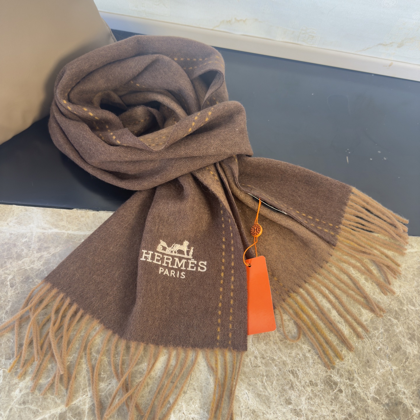 🆕 【▪Hermes · 爱马仕，大H难得一见的温柔配色，低调又不失优雅❗️】重点推荐❗️双面配色，新增