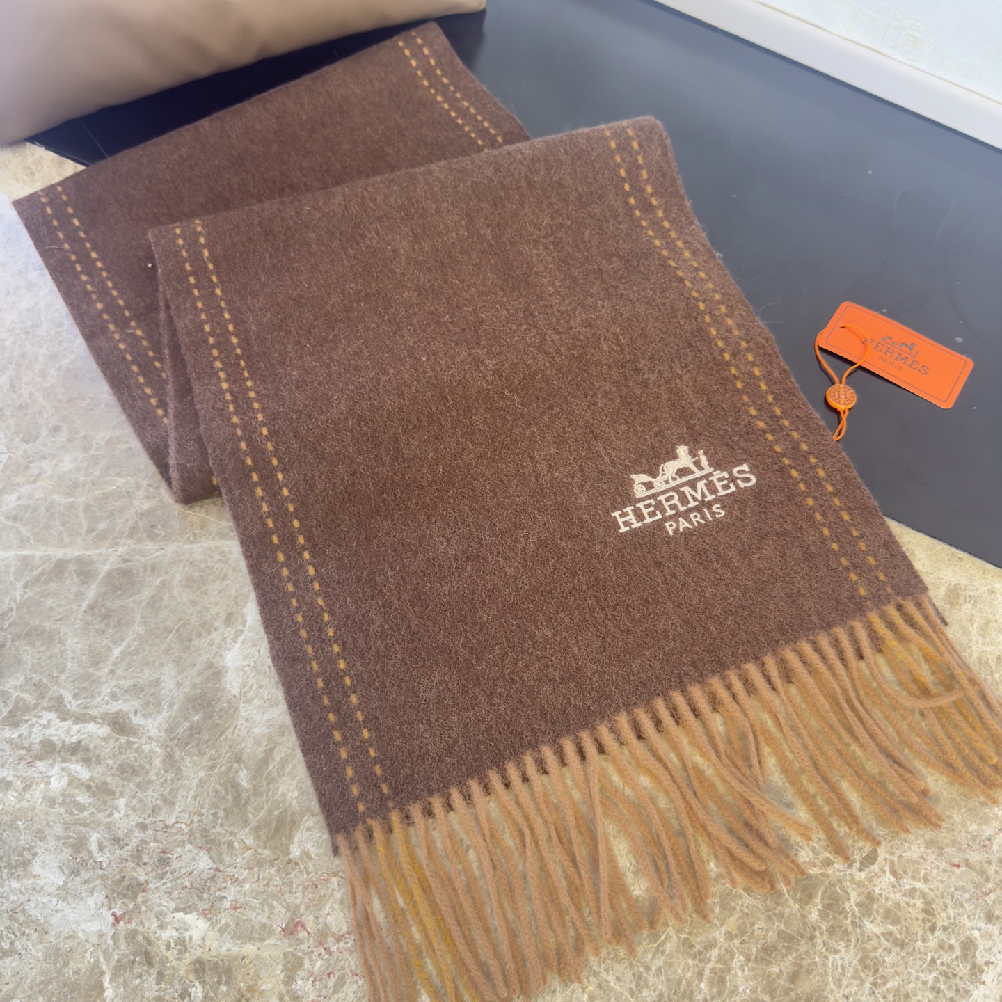 🆕 【▪Hermes · 爱马仕，大H难得一见的温柔配色，低调又不失优雅❗️】重点推荐❗️双面配色，新增