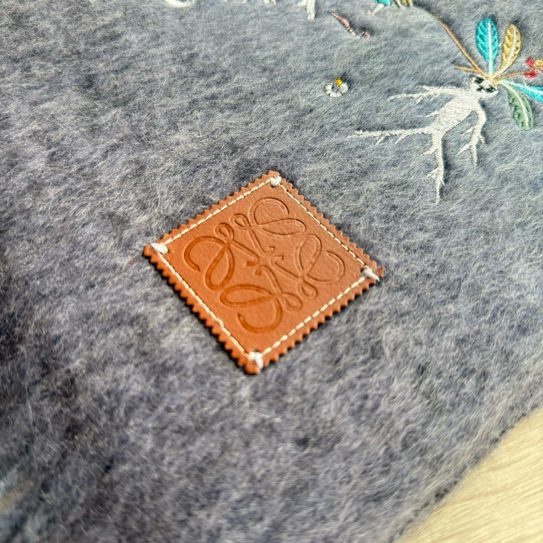 🆕Loewe · 罗意威和日本陶瓷艺术家SunaFujita联名绝美冰川蓝配上小企鹅和潜水员像在海洋里畅