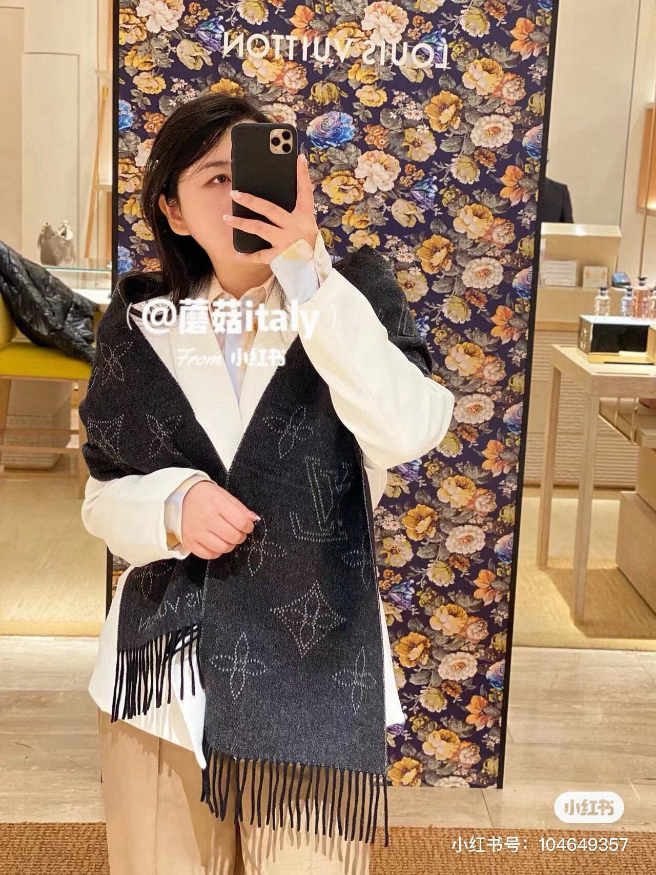 Louis Vuitton Vuitton新款双面围巾，Mahina Flight Mode 围巾一面采用提花工艺织就