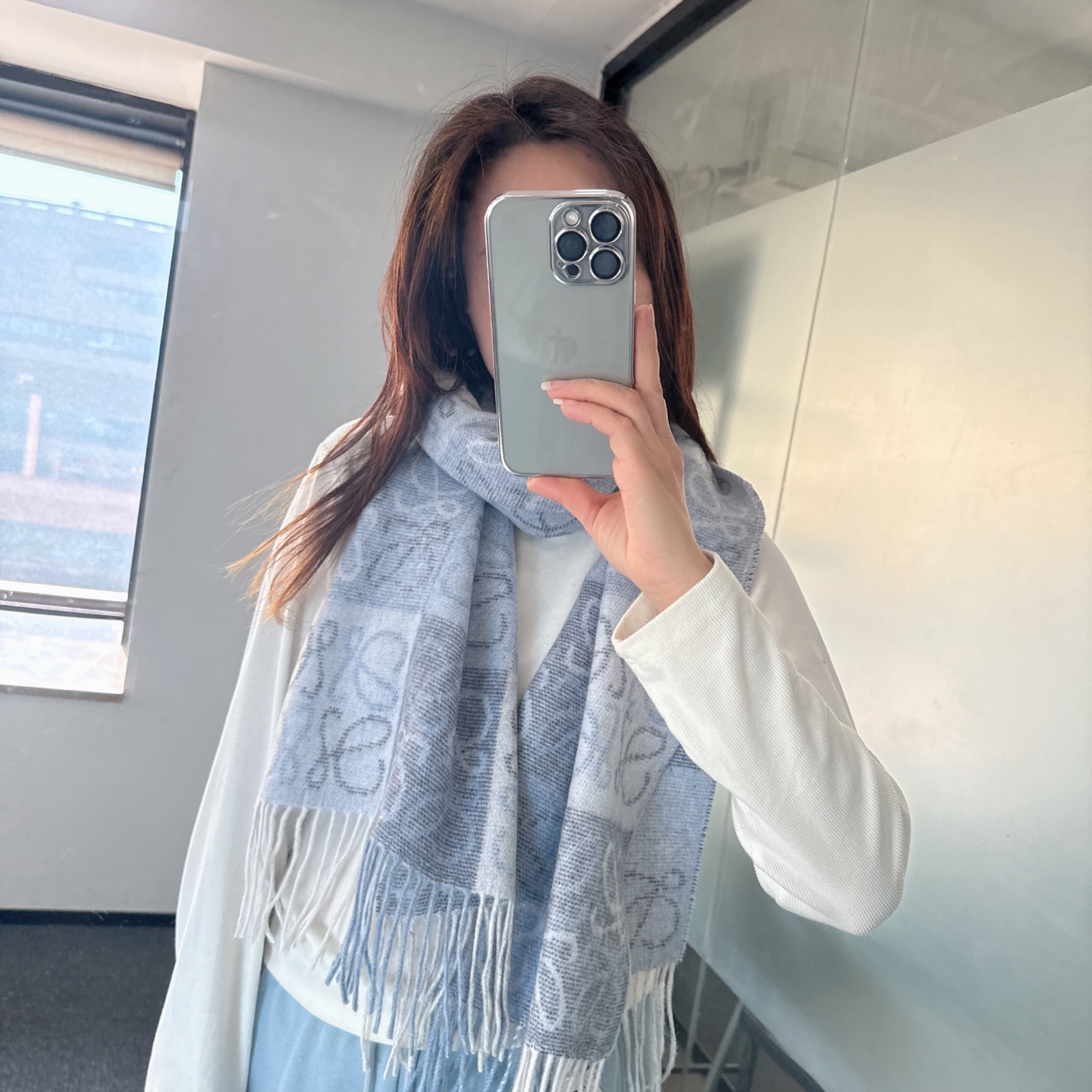 Loewe 罗意威【双色棋盘格长巾】很幸運拿到這個品牌的東西 真的不多見 很少在國內做訂單