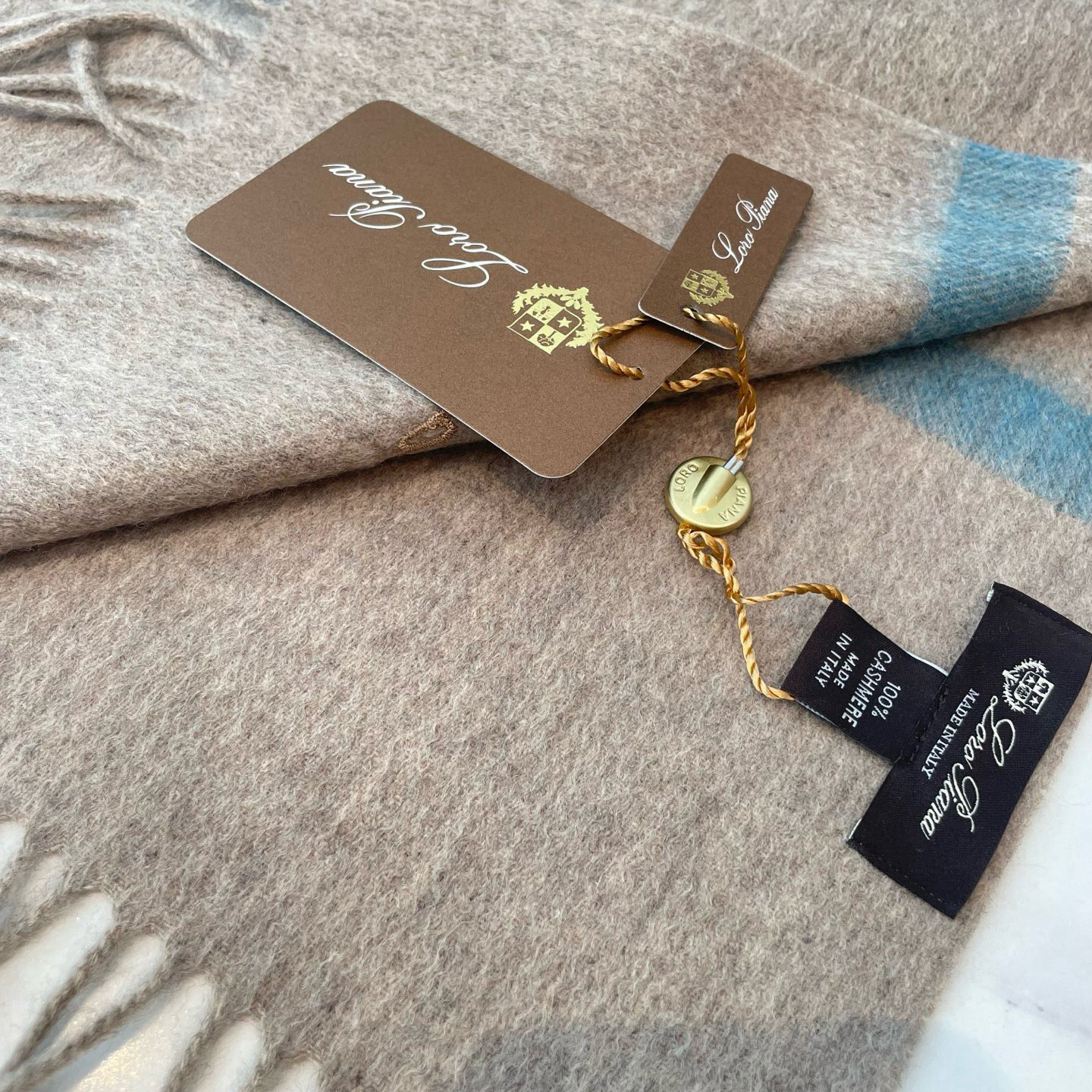 🆕Loro Piana · 诺悠翩雅❗️【贸易公司尾单，极品山羊绒围巾披肩】送人自留都太高大上了😍重磅上