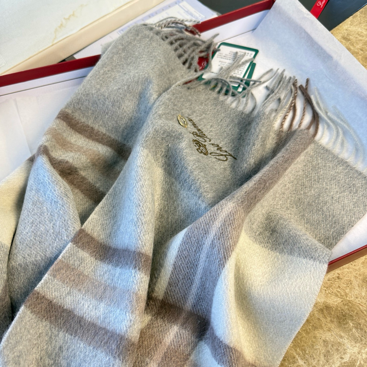 🆕Loro Piana · 诺悠翩雅秋冬新品❗️【极品山羊绒水波纹格纹围巾】送人自留都太高大上了😍重磅上