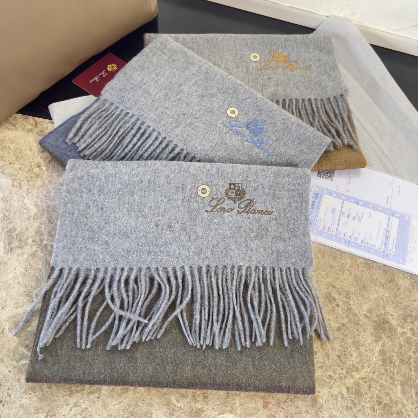 🆕Loro Piana · 诺悠翩雅❗️【贸易公司尾单，极品拼色小围巾】送人自留都太高大上了😍重磅上新，