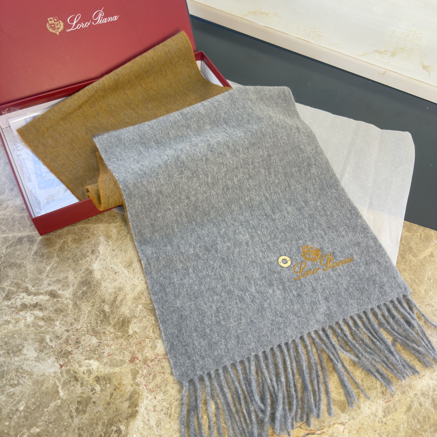 🆕Loro Piana · 诺悠翩雅❗️【贸易公司尾单，极品拼色小围巾】送人自留都太高大上了😍重磅上新，