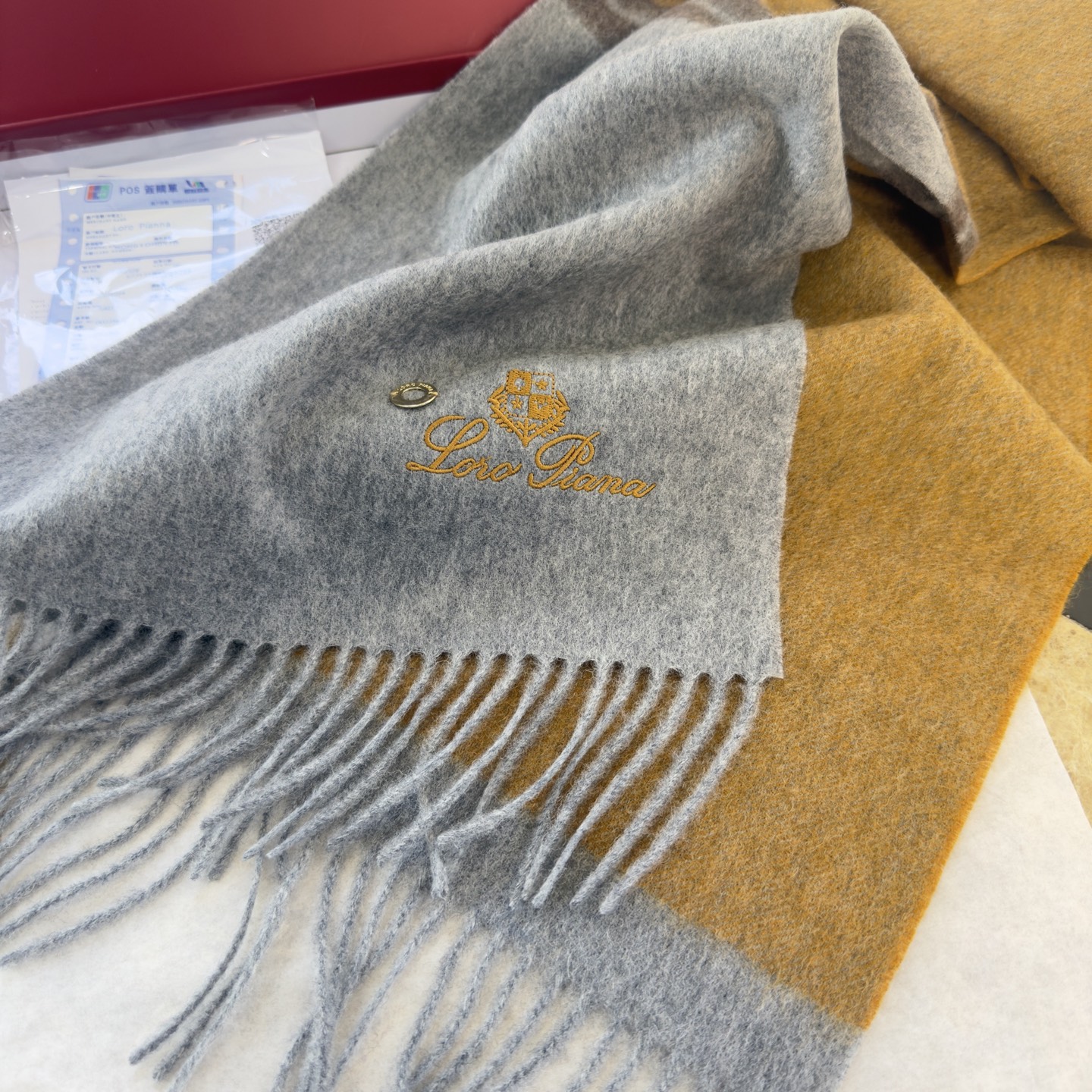 🆕Loro Piana · 诺悠翩雅❗️【贸易公司尾单，极品拼色小围巾】送人自留都太高大上了😍重磅上新，
