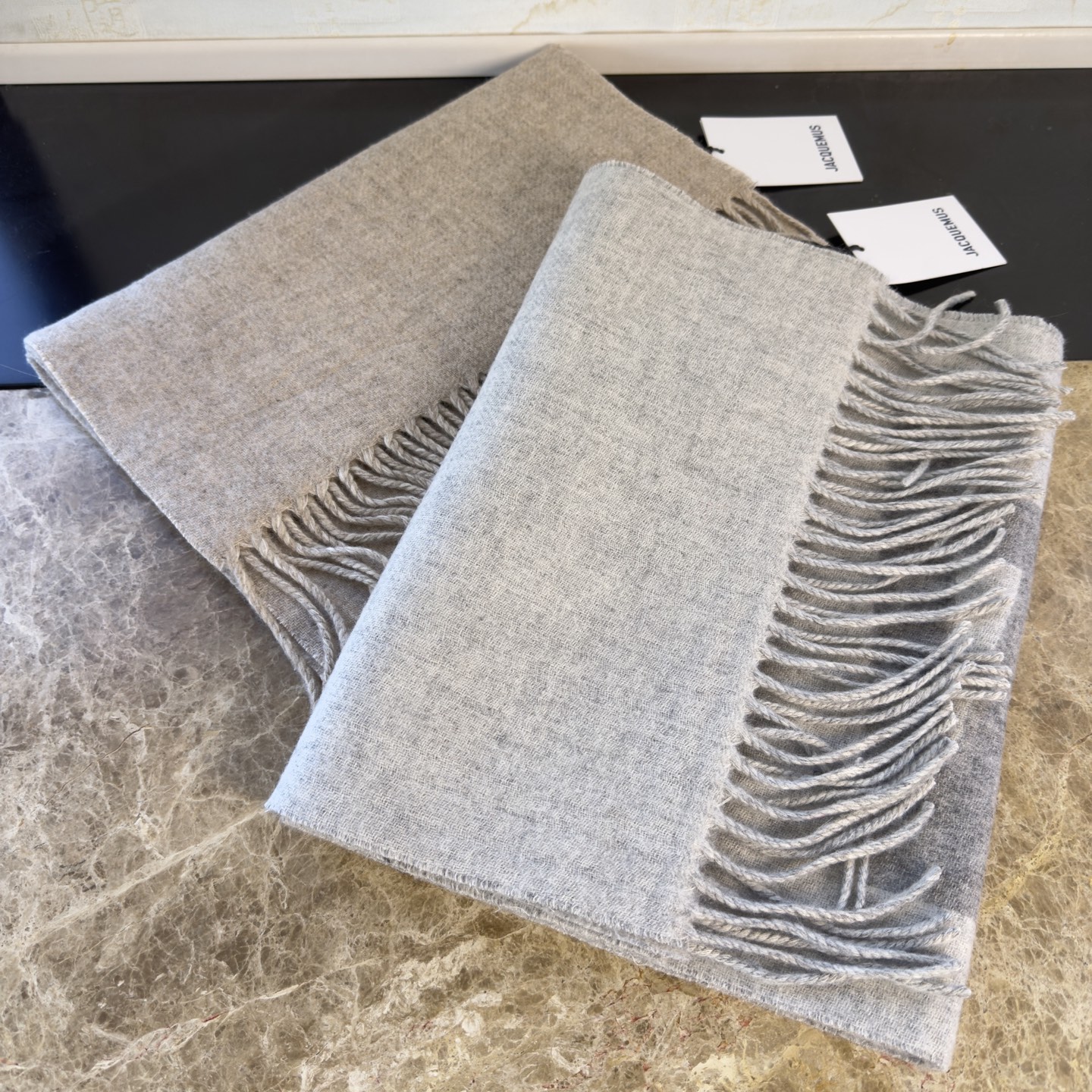 🆕JACQUEMUS双面围巾❗今年真的被疯狂种草 今年冬天就非宠这条 好看的要疯掉了，太有型太有魅力了❗