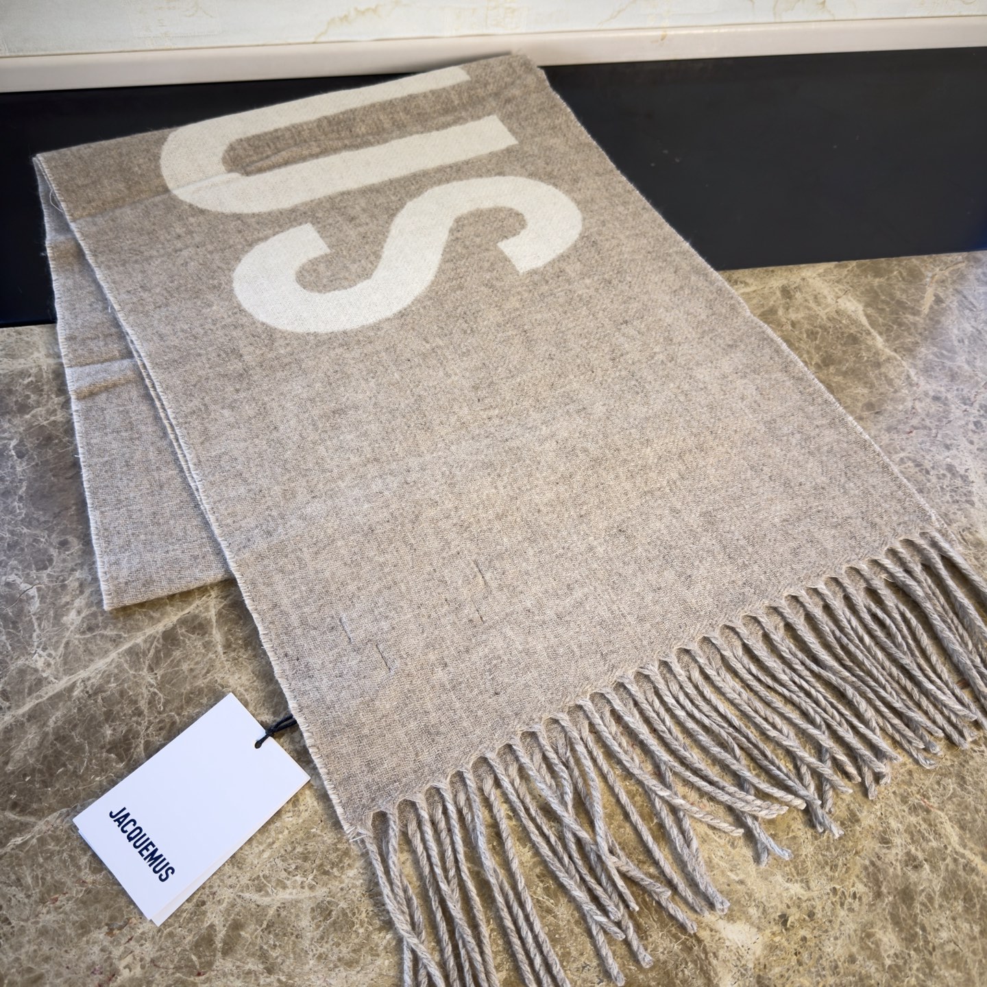 🆕JACQUEMUS双面围巾❗今年真的被疯狂种草 今年冬天就非宠这条 好看的要疯掉了，太有型太有魅力了❗