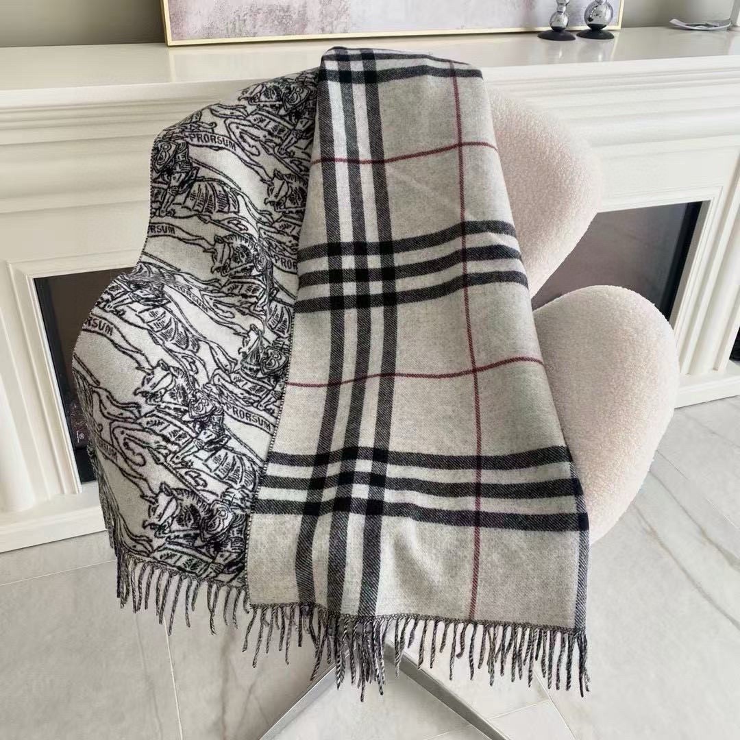 Burberry Bur马术骑士双面披肩 各种 被誉为Burberry今年最美的款 最 的提花马术战马徽标 石色格纹披肩