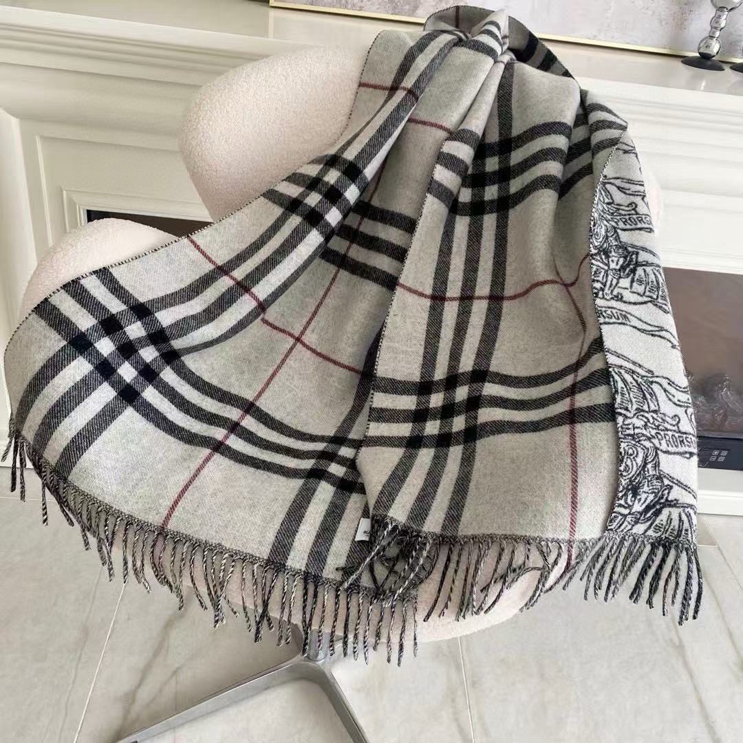 Burberry Bur马术骑士双面披肩 各种 被誉为Burberry今年最美的款 最 的提花马术战马徽标 石色格纹披肩