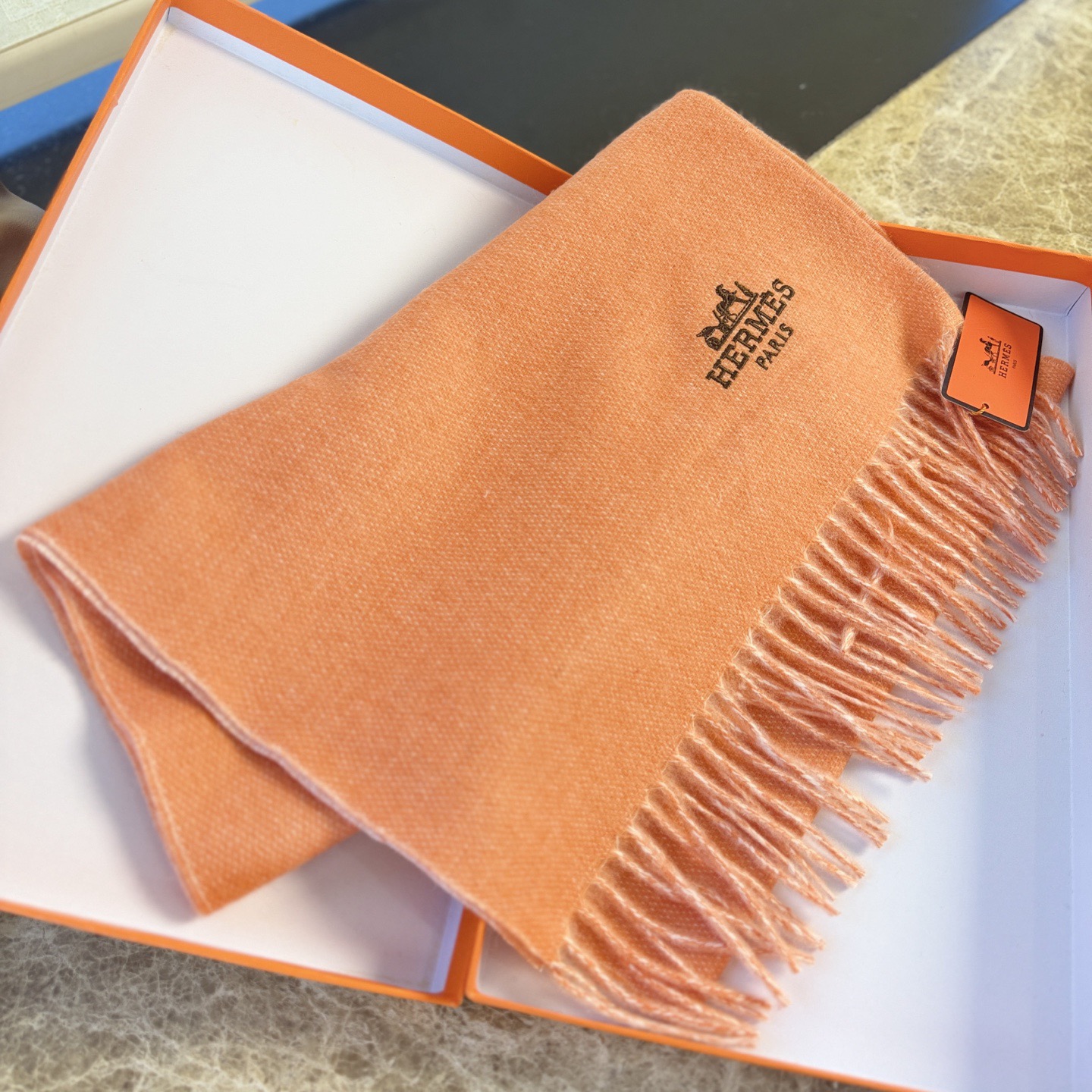 Hermès ▪Hermes · 爱马仕羊绒双面围巾 大H难得一见的温柔配色 低调又不失优雅 重点推荐 双面配色