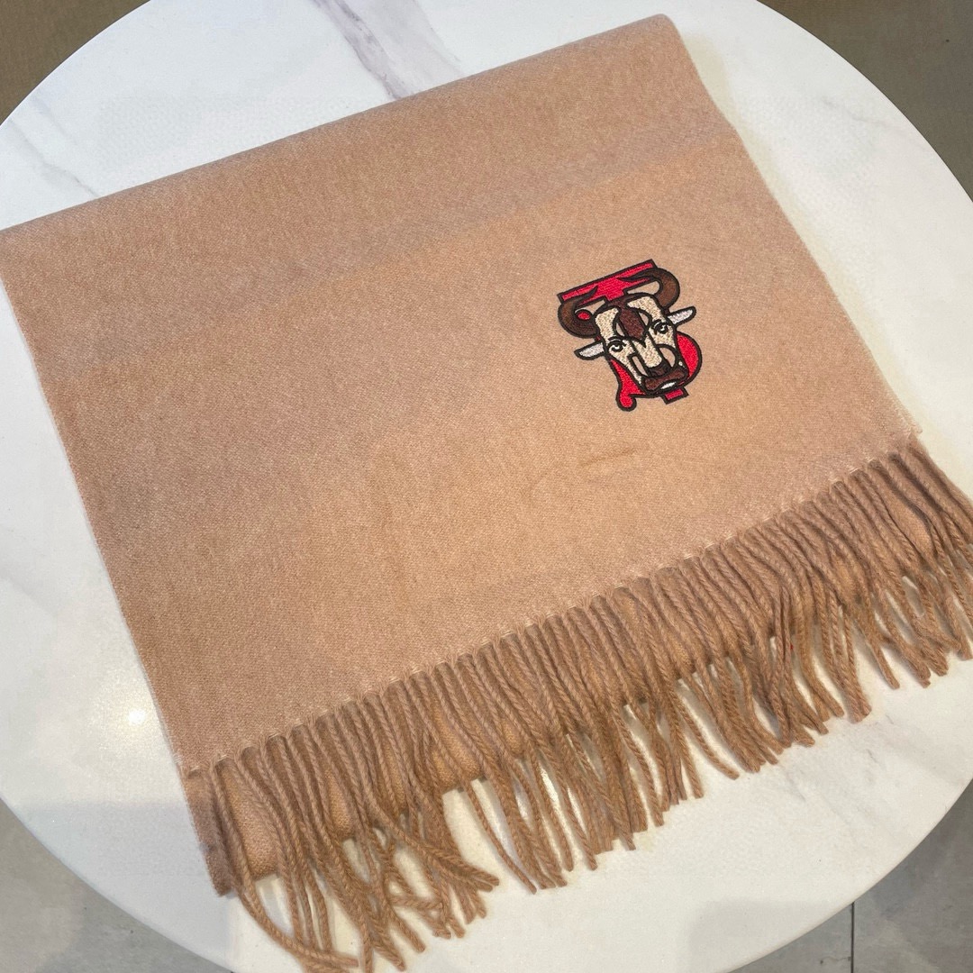 Burberry 巴宝莉‼ 绝对的家属福利‼双层织造两面不同颜色 一条围巾二种风格 高难度工艺锁边