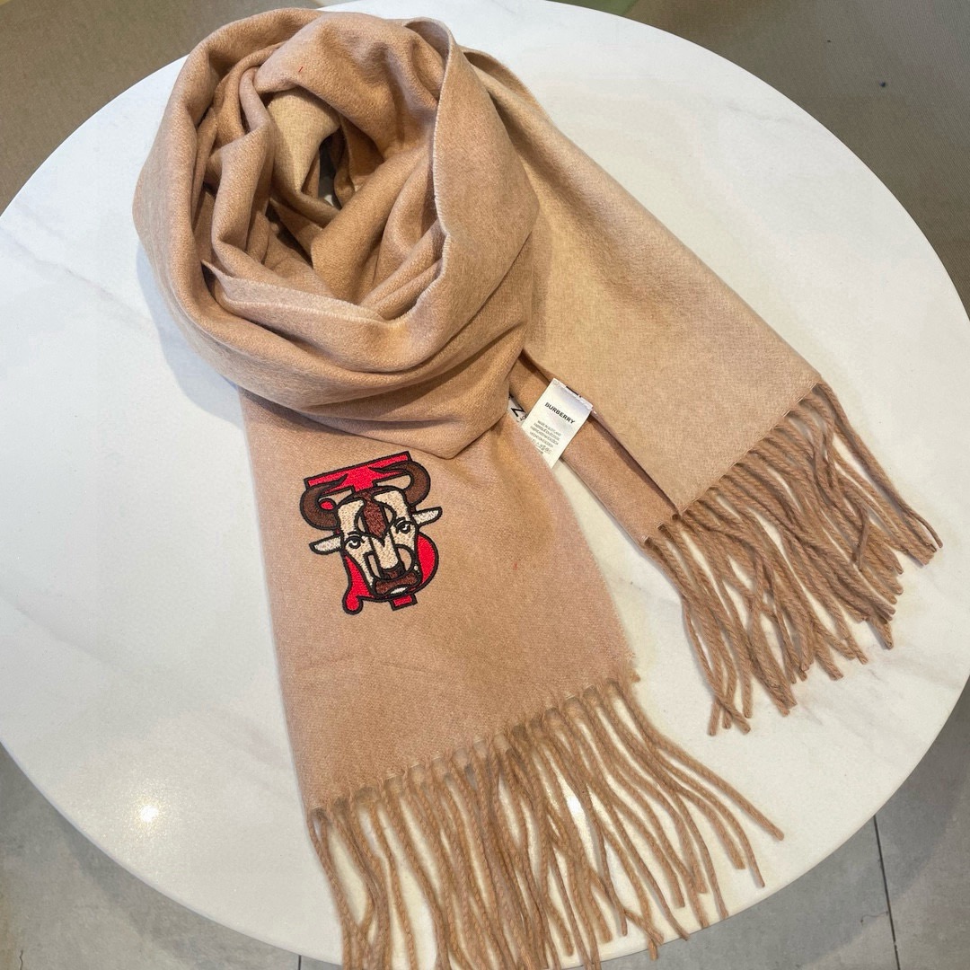 Burberry 巴宝莉‼ 绝对的家属福利‼双层织造两面不同颜色 一条围巾二种风格 高难度工艺锁边