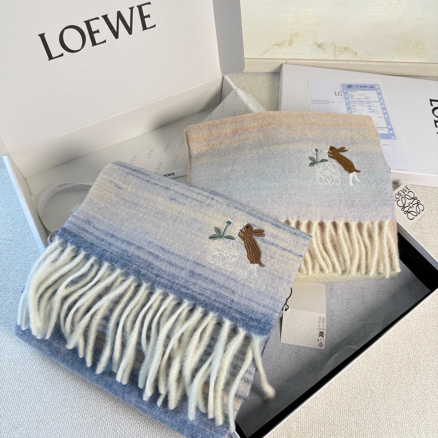 Loewe ▪Loewe · 罗意威难得一见的温柔配色 低调又不失优雅 重点推荐 高级的彩虹配色