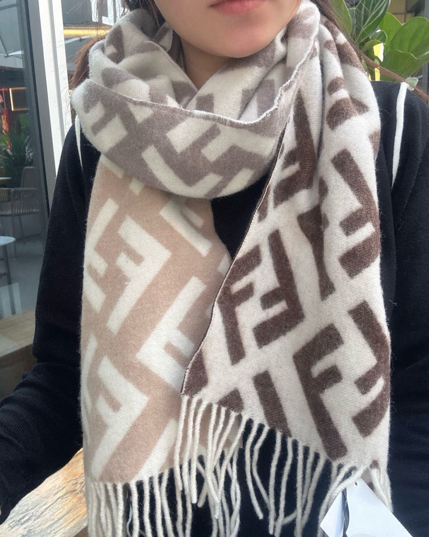 🆕Fendi新款老花渐变双面羊绒围巾，柔软细腻的双面风格，FF经典提花渐变；柔软的羊毛和羊绒材质。来自S