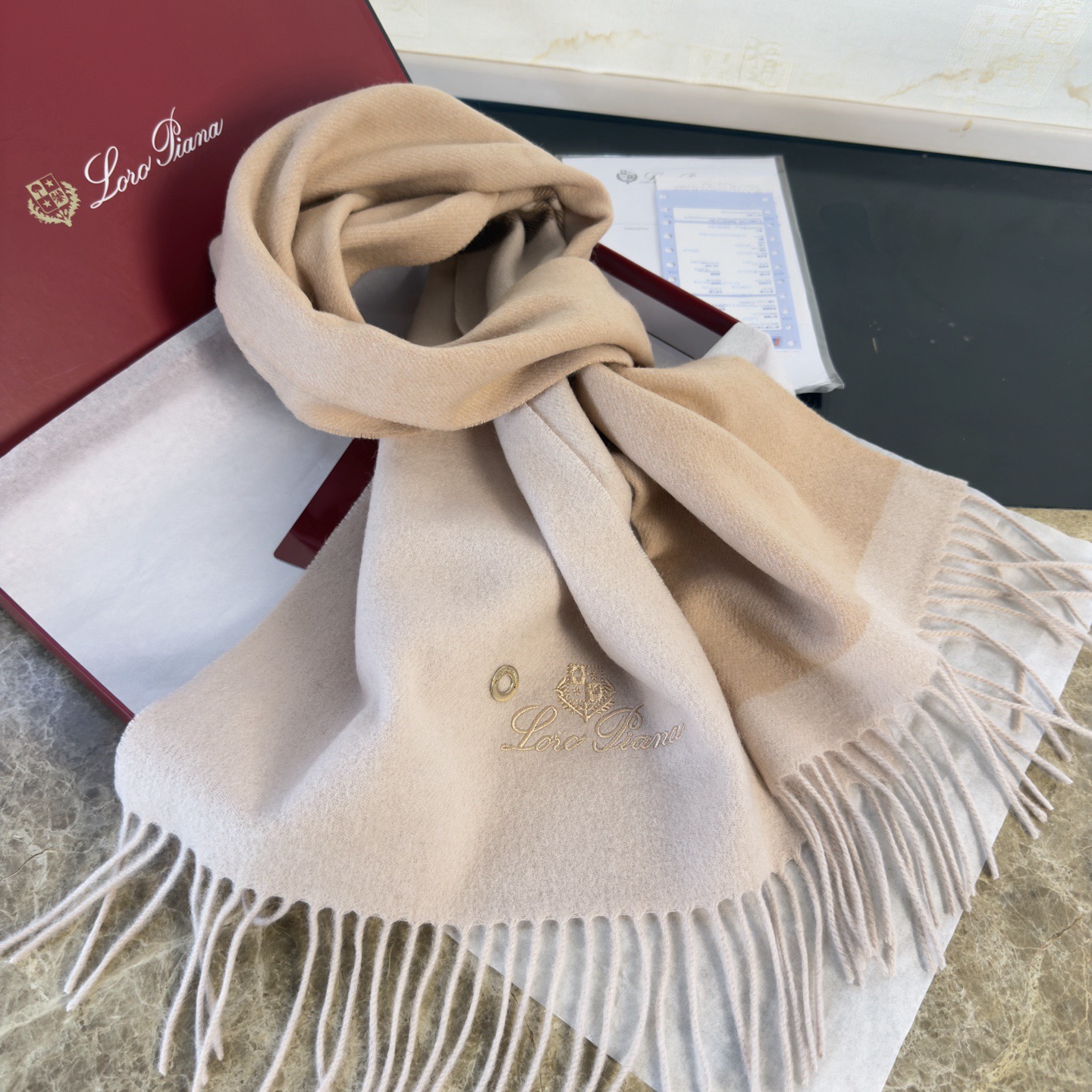 🆕Loro Piana · 诺悠翩雅❗️【贸易公司尾单，极品拼色小围巾】送人自留都太高大上了😍重磅上新，