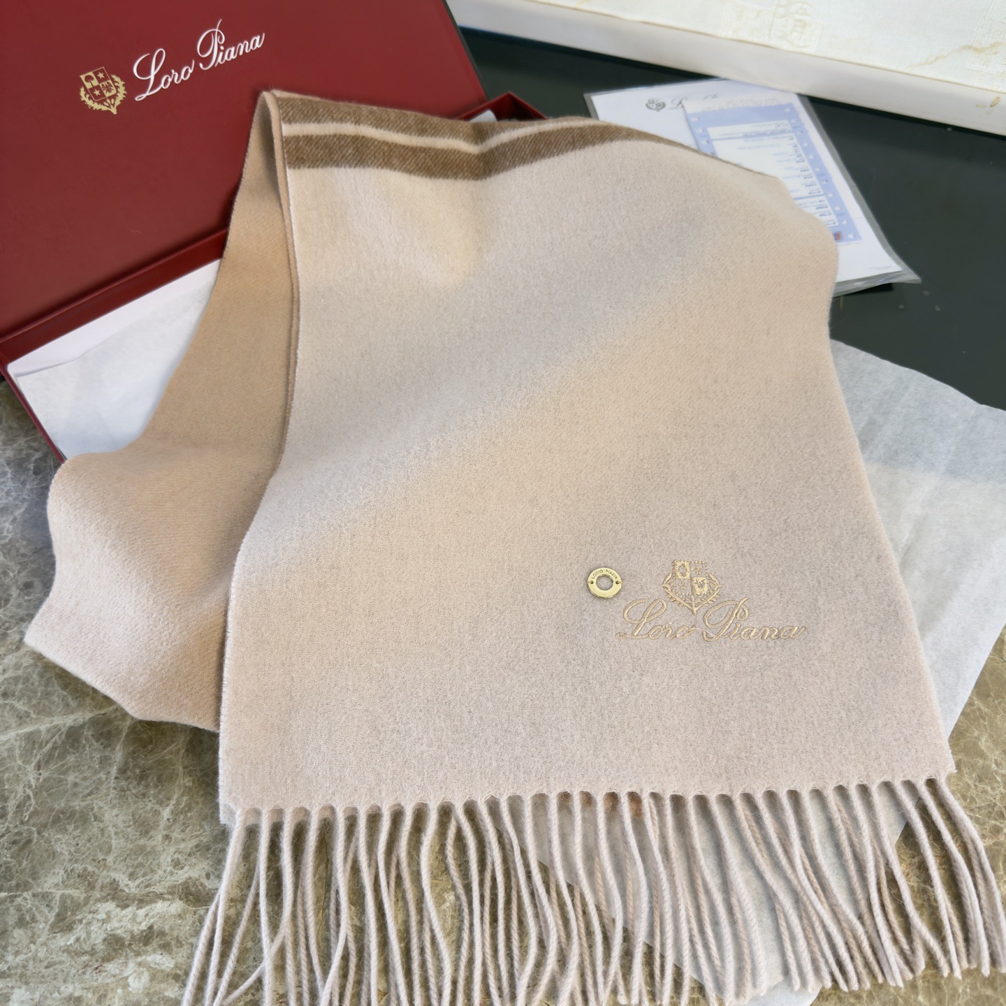 🆕Loro Piana · 诺悠翩雅❗️【贸易公司尾单，极品拼色小围巾】送人自留都太高大上了😍重磅上新，