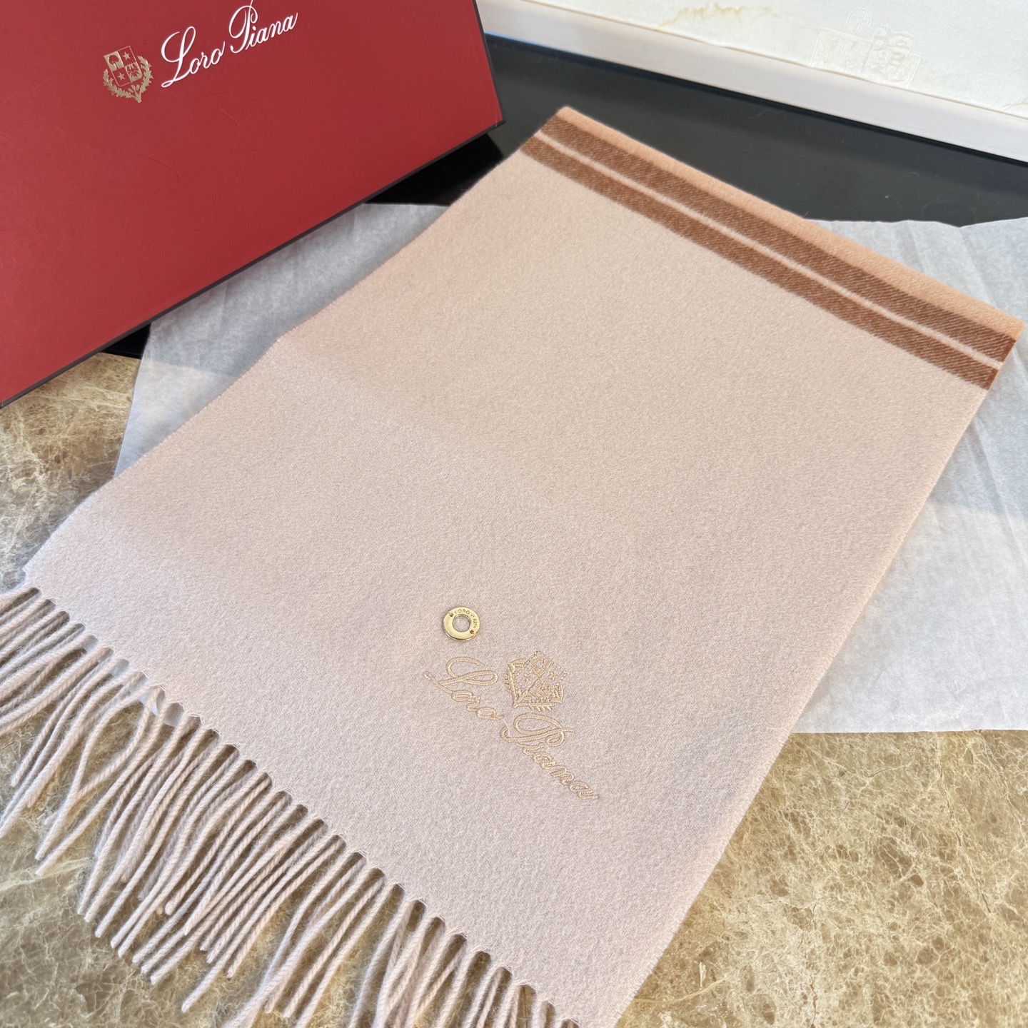 🆕Loro Piana · 诺悠翩雅❗️【贸易公司尾单，极品拼色小围巾】送人自留都太高大上了😍重磅上新，