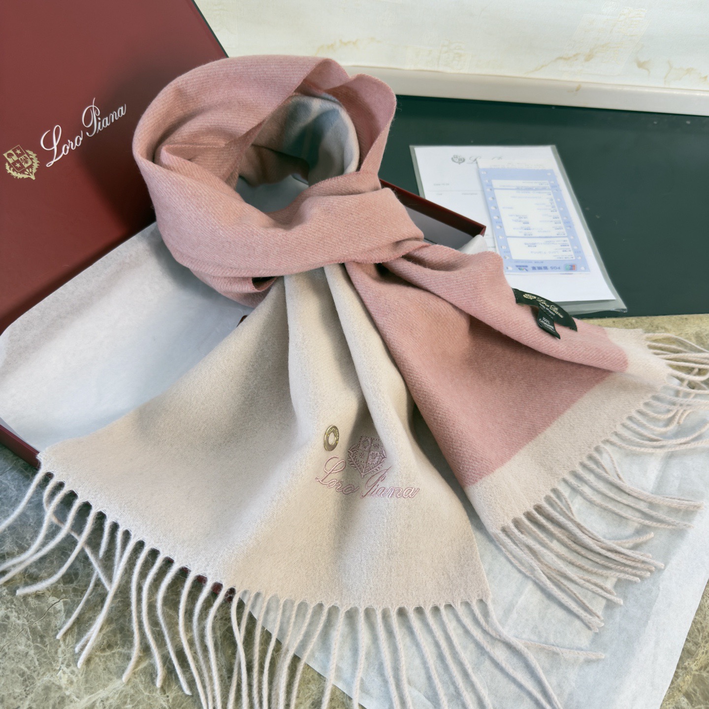 🆕Loro Piana · 诺悠翩雅❗️【贸易公司尾单，极品拼色小围巾】送人自留都太高大上了😍重磅上新，