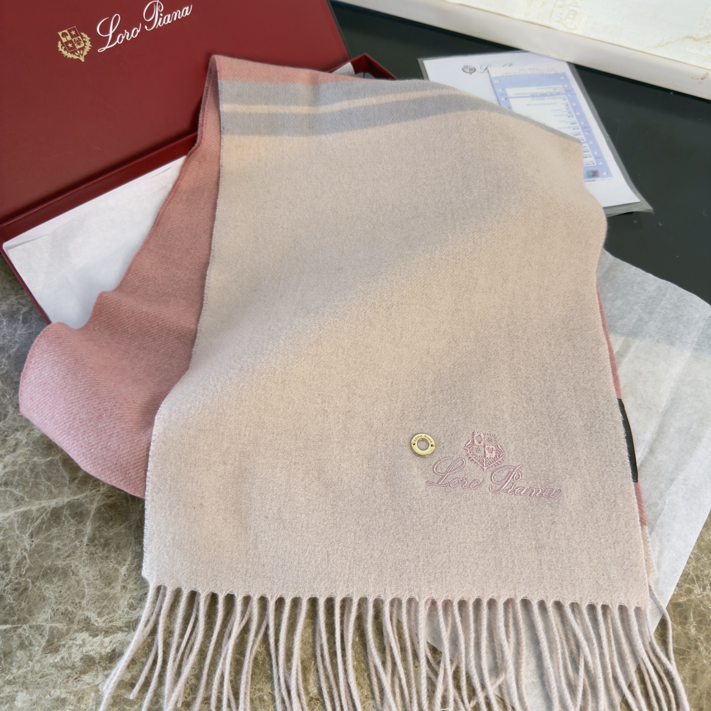 🆕Loro Piana · 诺悠翩雅❗️【贸易公司尾单，极品拼色小围巾】送人自留都太高大上了😍重磅上新，