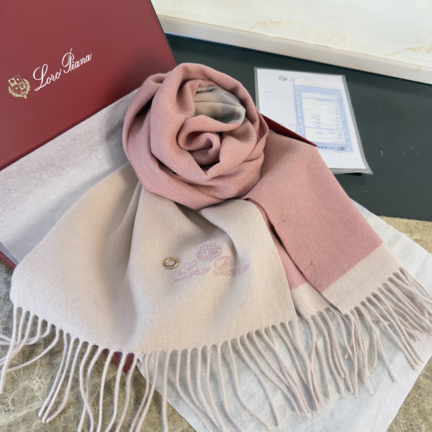 🆕Loro Piana · 诺悠翩雅❗️【贸易公司尾单，极品拼色小围巾】送人自留都太高大上了😍重磅上新，