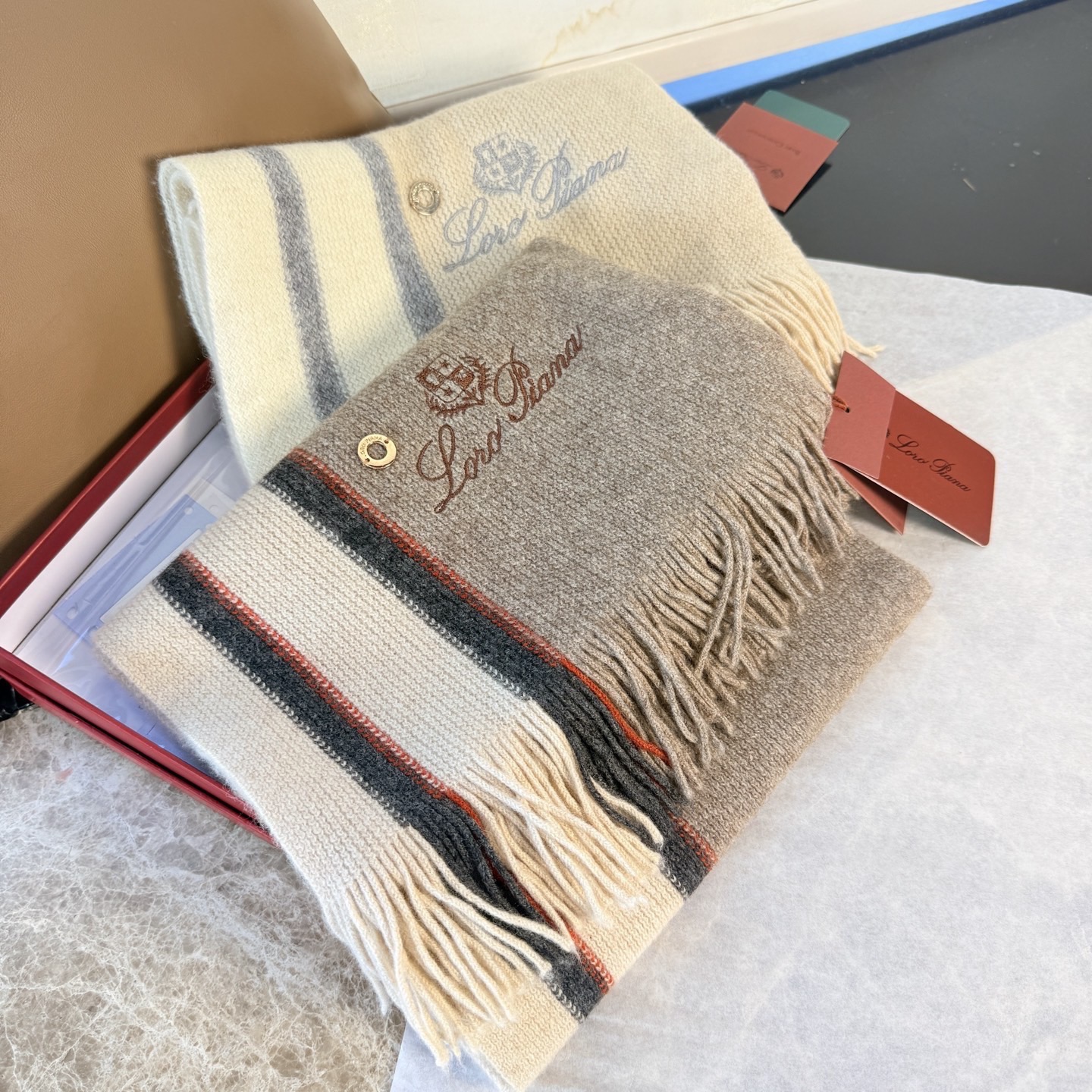 🆕Loro Piana · 诺悠翩雅秋冬新品羊绒针织围巾！出口尾单，客供顶级纱线！这款织法比较难，又很费