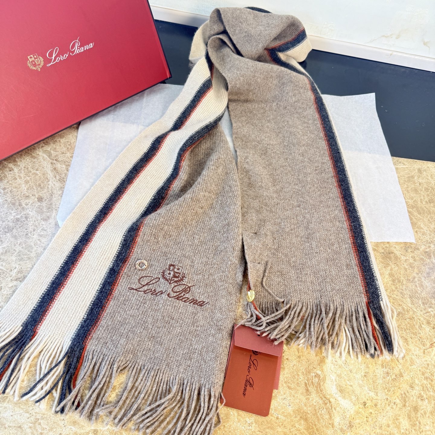 🆕Loro Piana · 诺悠翩雅秋冬新品羊绒针织围巾！出口尾单，客供顶级纱线！这款织法比较难，又很费