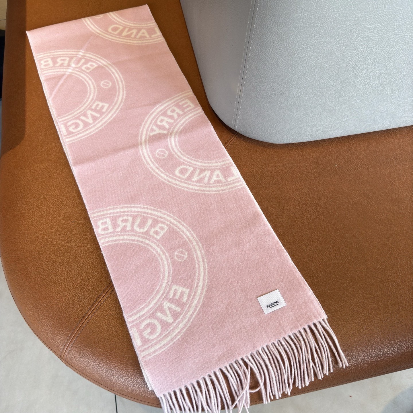 🆕𝐁𝐔𝐑𝐁𝐄𝐑𝐑𝐘 •【新徽章】Size：168x30cm 100%山羊绒 AB双面配色，强调永不过时的