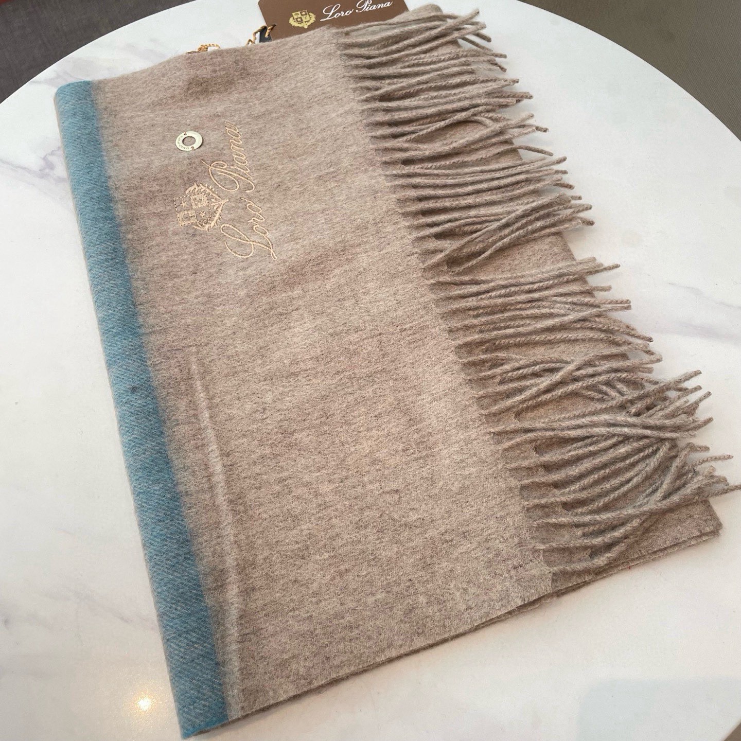 🆕Loro Piana · 诺悠翩雅❗️【贸易公司尾单，极品山羊绒围巾披肩】送人自留都太高大上了😍重磅上