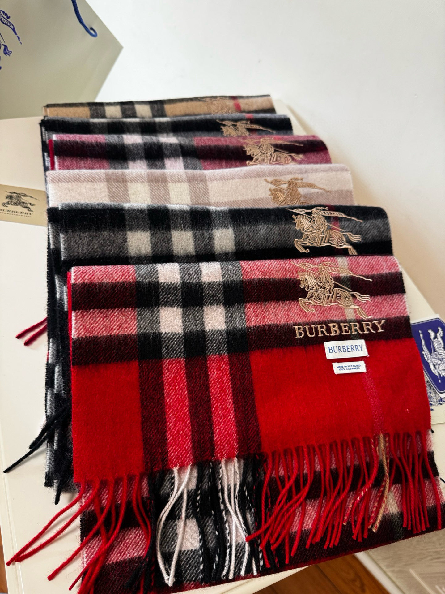 Burberry 巴宝莉 怒推走量 战马格纹围巾 100%羔羊绒 非常保暖 柔软亲肤 不扎脖 万年 格纹