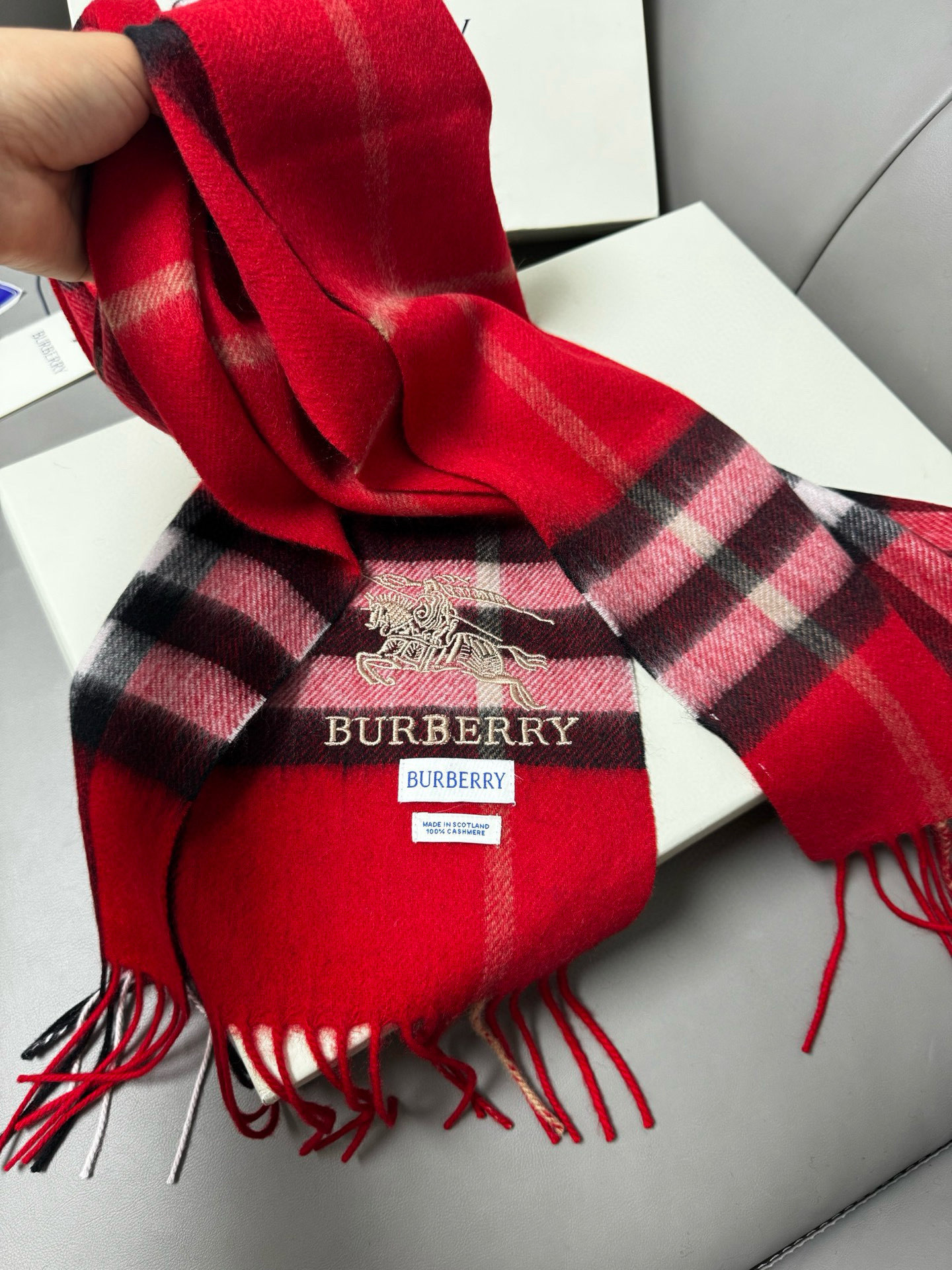 Burberry 巴宝莉 怒推走量 战马格纹围巾 100%羔羊绒 非常保暖 柔软亲肤 不扎脖 万年 格纹