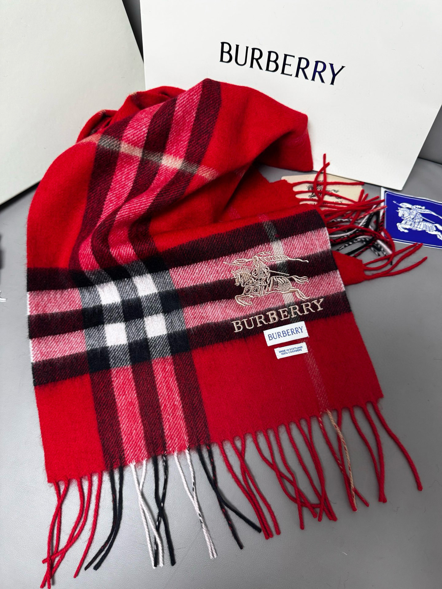 Burberry 巴宝莉 怒推走量 战马格纹围巾 100%羔羊绒 非常保暖 柔软亲肤 不扎脖 万年 格纹