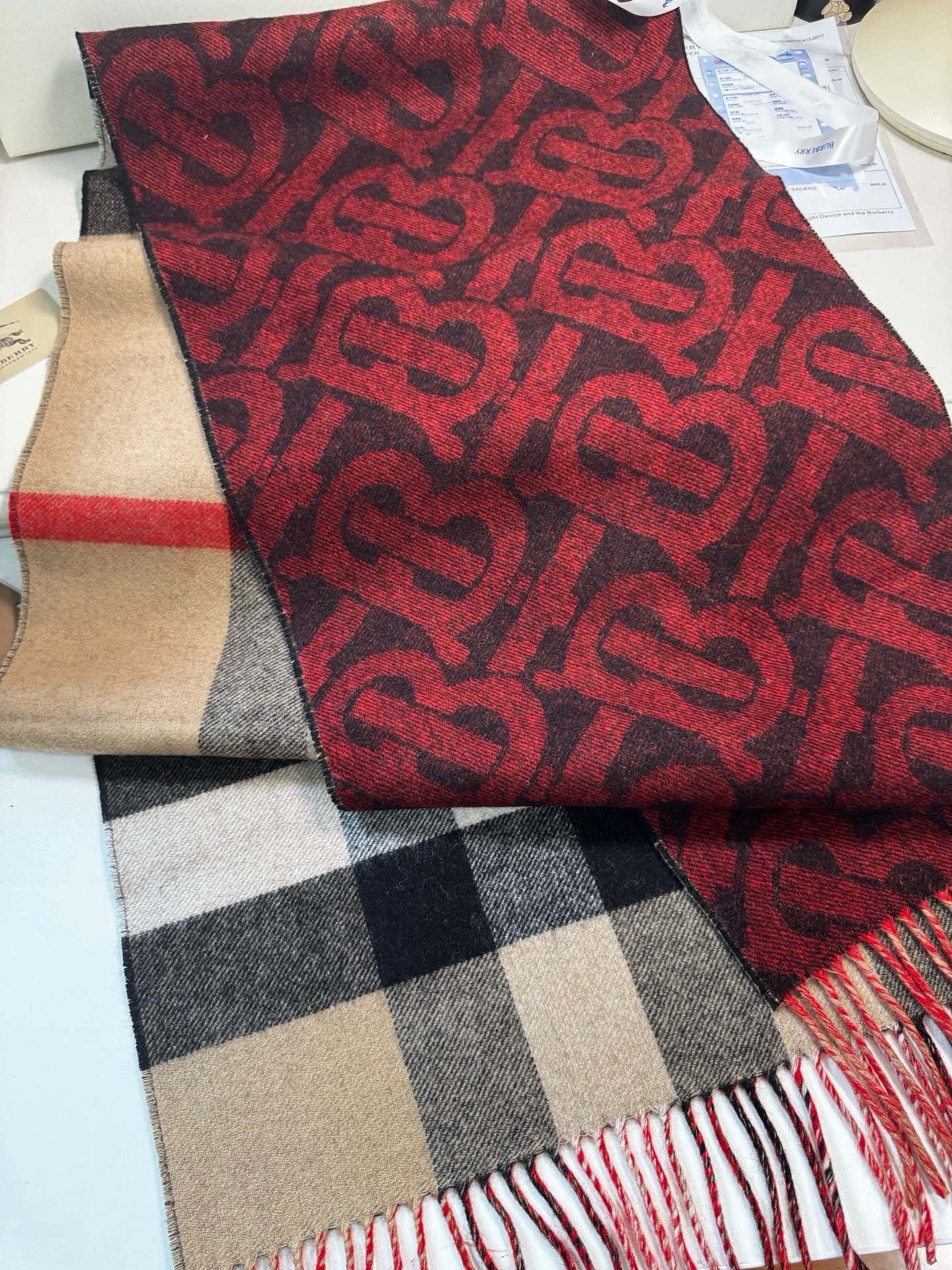 🆕❗️高版合股纱 · 法国的外贸订单 ❗️Bur经典款TB典藏款系列❗️提花精纺羊绒围巾，产自苏格兰工坊