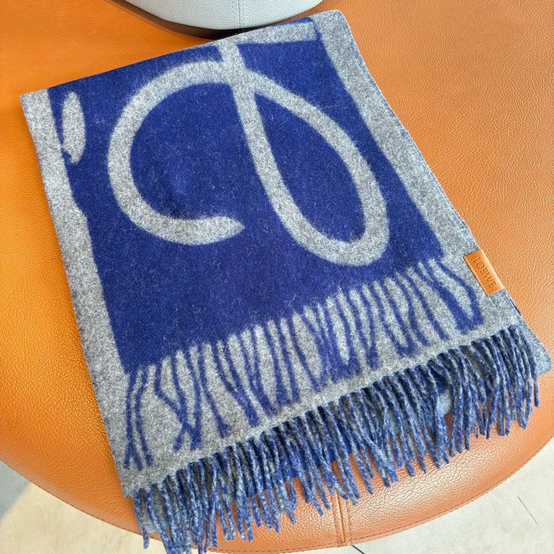 🆕Loewe新品❗️罗意威很幸運拿到這個品牌的東西，真的不多見，很少在國內做訂單，款式真的少的可怜❗️❗