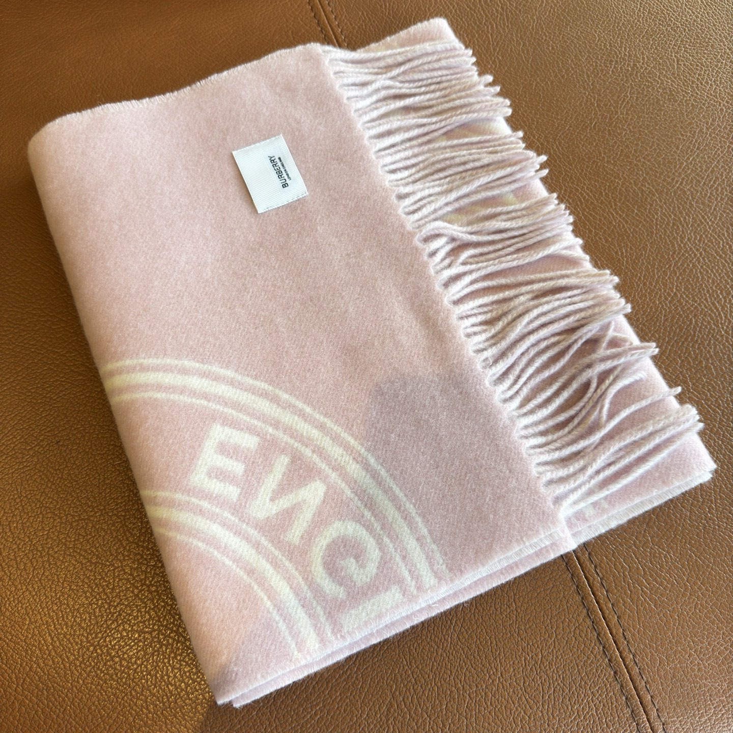 🆕𝐁𝐔𝐑𝐁𝐄𝐑𝐑𝐘 •【新徽章】Size：168x30cm 100%山羊绒 AB双面配色，强调永不过时的