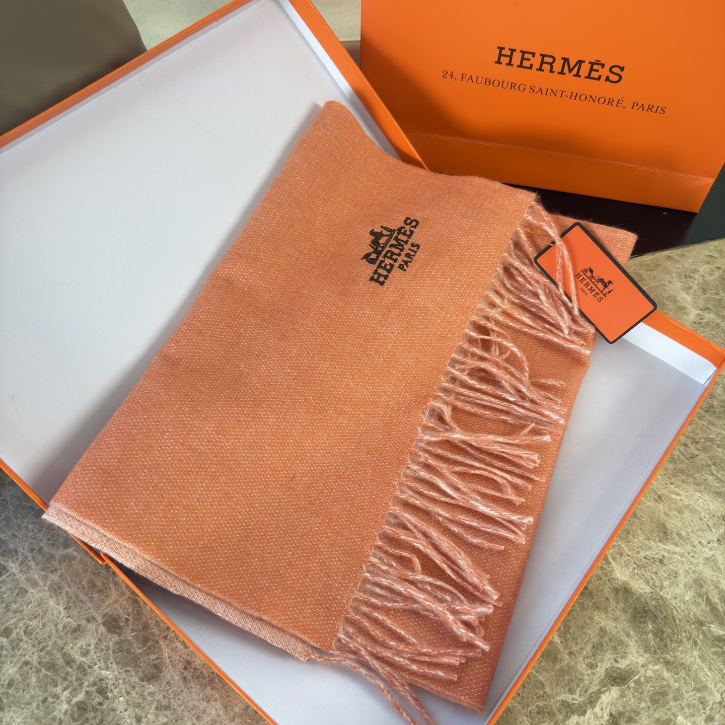 🆕 【▪Hermes · 爱马仕羊绒双面围巾，大H难得一见的温柔配色，低调又不失优雅❗️】重点推荐❗️双