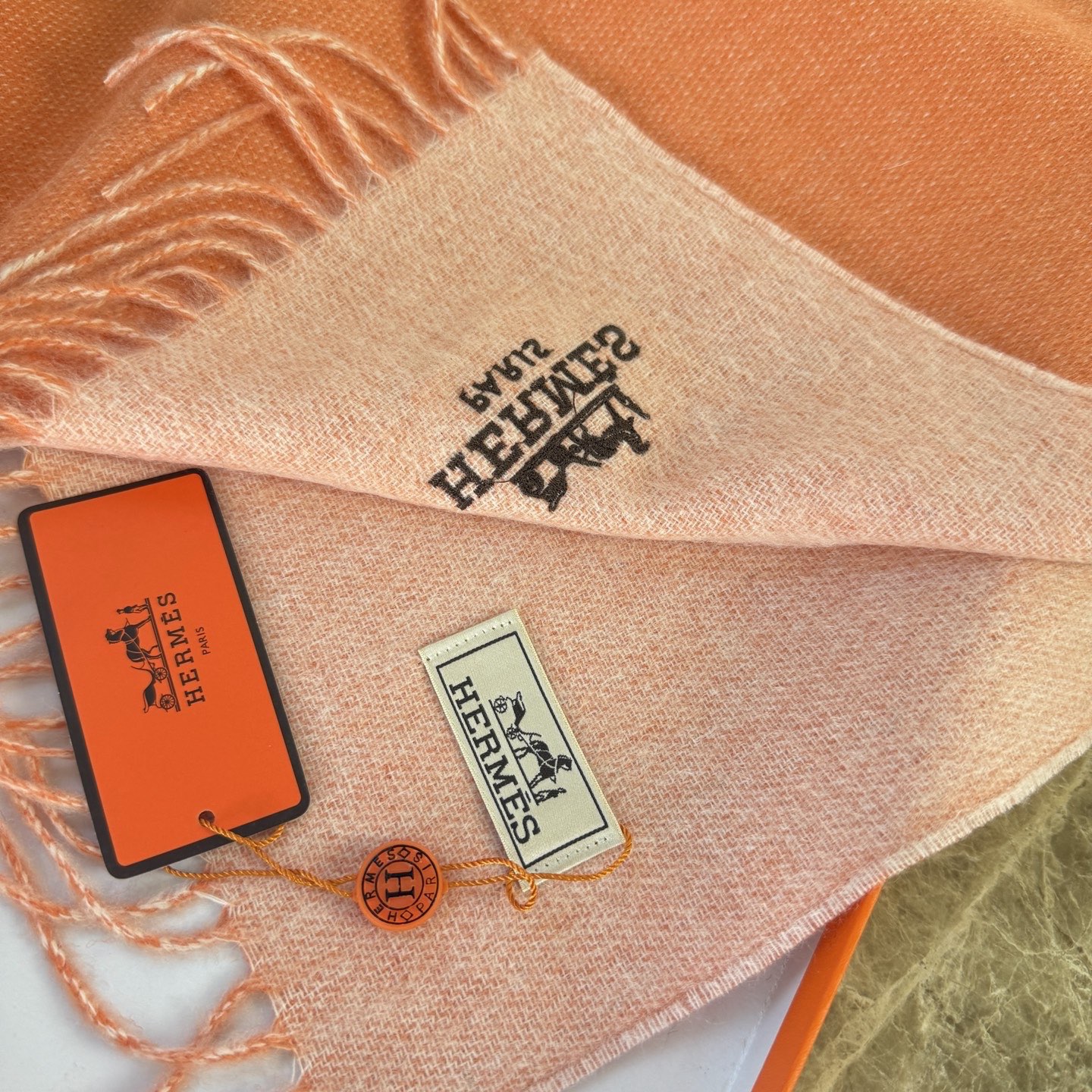 🆕 【▪Hermes · 爱马仕羊绒双面围巾，大H难得一见的温柔配色，低调又不失优雅❗️】重点推荐❗️双