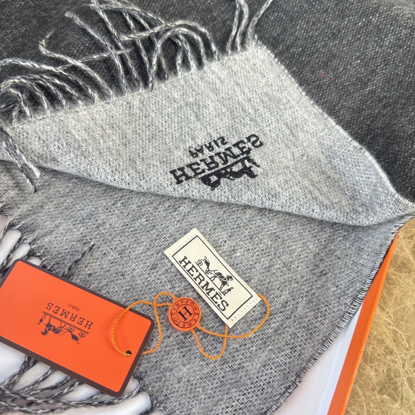 🆕 【▪Hermes · 爱马仕羊绒双面围巾，大H难得一见的温柔配色，低调又不失优雅❗️】重点推荐❗️双