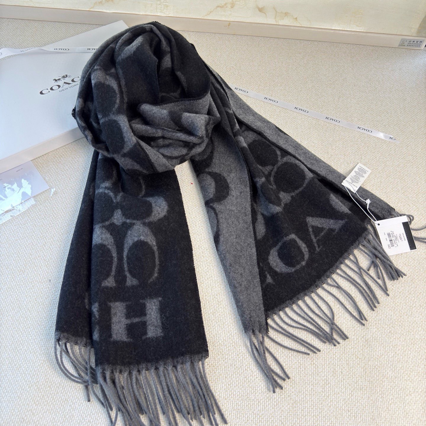 🆕【COCAH · 蔻驰经典标志大尺寸围巾】专柜都在抢货的节奏❗️【高端原版尾单全套辅料齐全】Coach