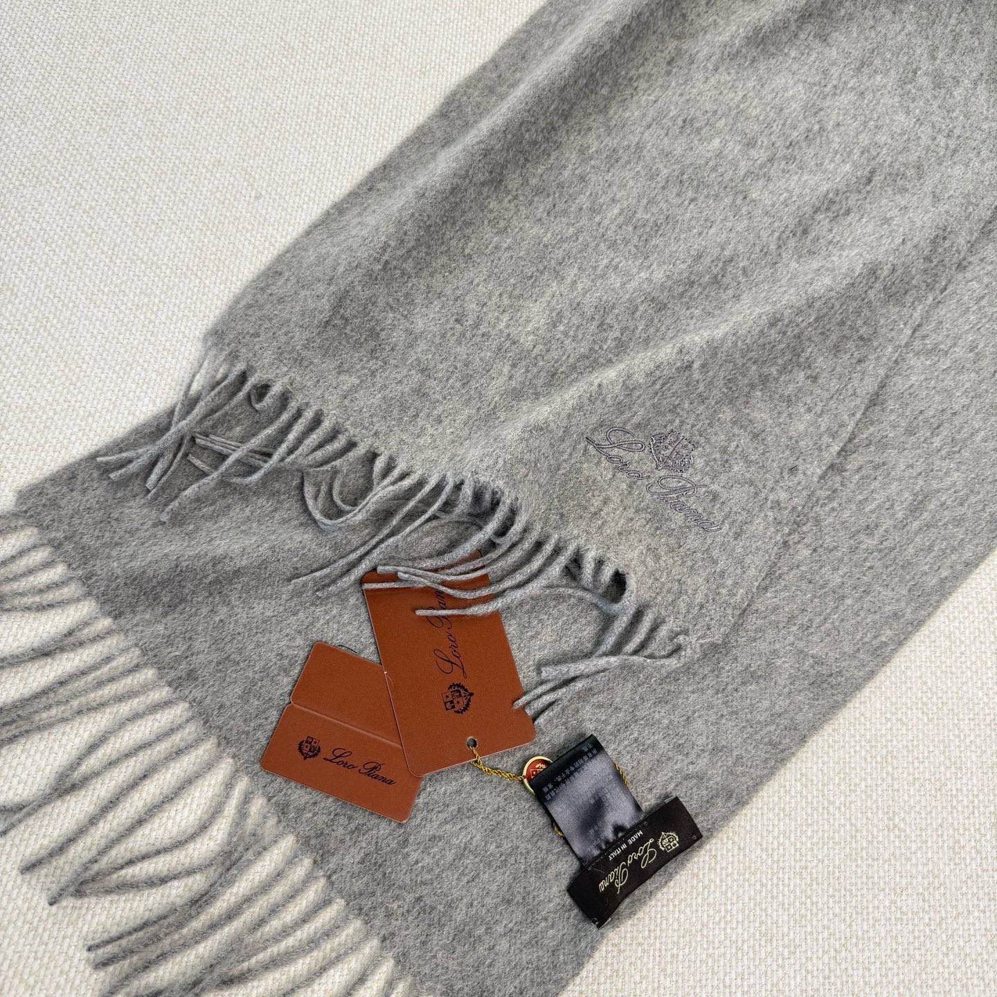 🆕Loro Piana · 诺悠翩雅秋冬新品❗️超级夯货 重磅来袭❗️【极品山羊绒小围巾】送人自留都太高