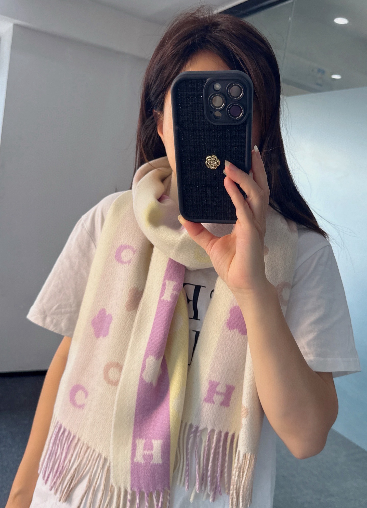 NO:728706,COACH · Coach’s unisex colorful striped scarf is so pretty!  It not only has appearance but also quality, 95% sheep wool + 5% cashmere, it feels super soft and comfortable, the front and back are made in complementary colors, and the scarf has a gentle and soft feeling. You must go for this size 30*180cm high version scarf, high version scarf, coach, coach19860909COACH · 蔻驰男女通用彩条围巾也太好看了吧！不仅有颜值还有品质,95绵羊毛+5山羊绒,手感超级软糯和舒服,正反面做的互补色,温温柔柔的感觉围巾一定要冲这一条size30*180cm高版本围巾,高版本围巾,coach,coach,scarf