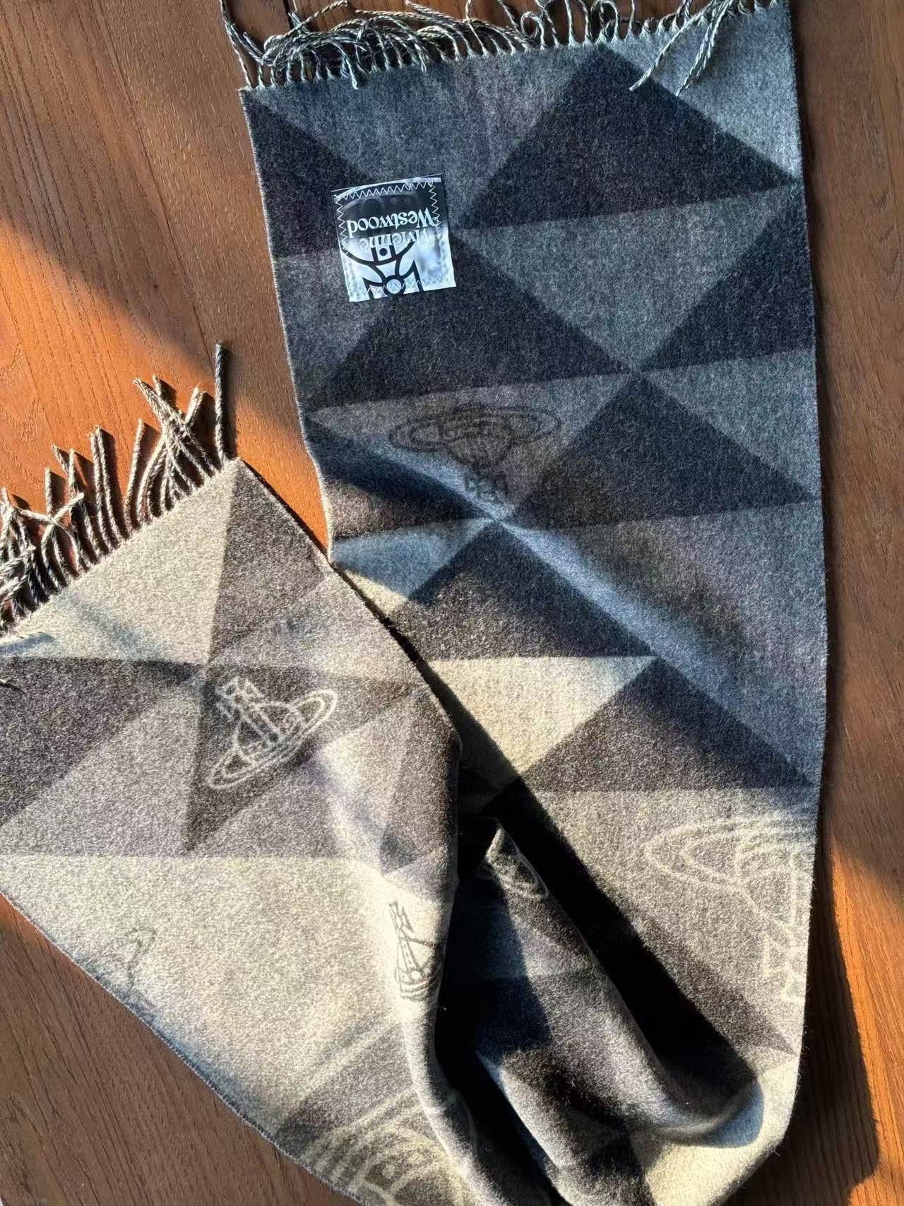 🆕𝐕𝐢𝐯𝐢𝐞𝐧𝐧𝐞 𝐖𝐞𝐬𝐭𝐰𝐨𝐨𝐝🪐顶级品质英国朋克教母“西太后”最爱的土星❗❗从精神上，Vivenn