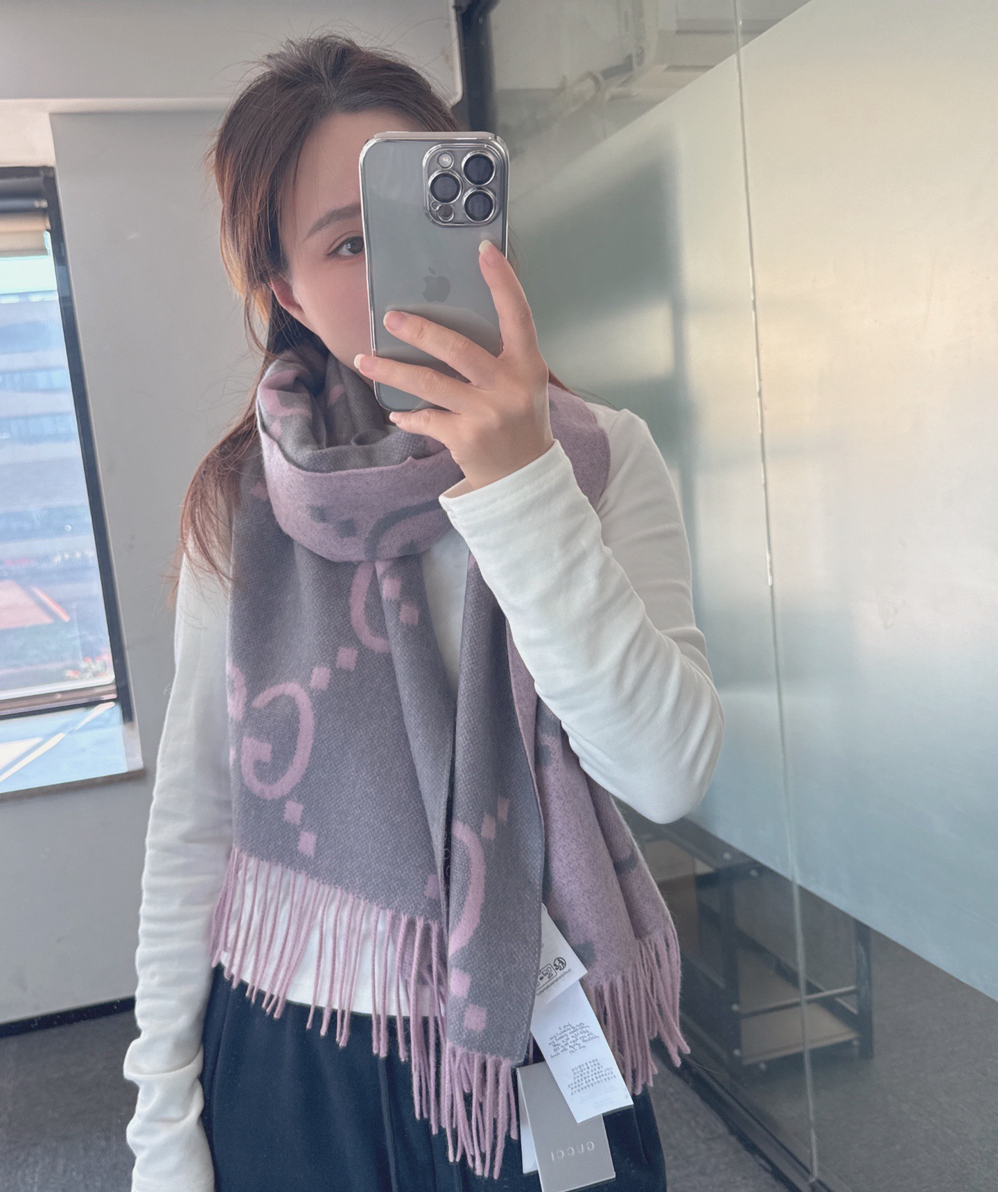 NO:728724,Gucci Big G double-sided cashmere scarf Size45*200cm cashmere G family rare pure cashmere product!  Super stylish big G jacquard, two-sided color matching and one scarf for double matching ~ same style for men and women, large shawl practical size, business trip, travel are all very important choices, high version scarf, high version scarf, gucci, gucci, shawls19860909Gucci大G双面羊绒围巾 Size45*200cm羊绒 G家难得纯羊绒出品！超洋气大G提花、两面配色一条围巾双重搭配～男女同款、大披肩实用尺寸、出差、旅游 都是很重要的选择哦高版本围巾,高版本围巾,gucci,gucci,shawls,scarf