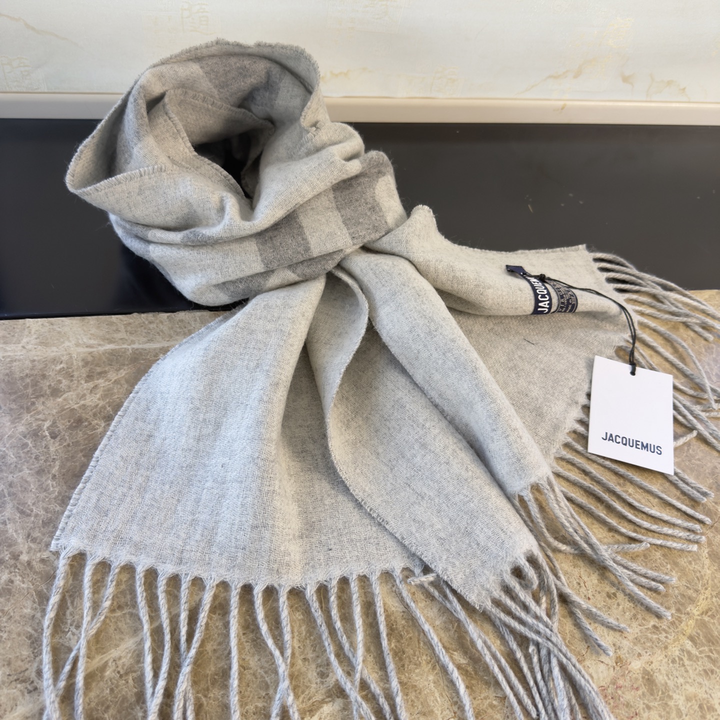 🆕JACQUEMUS双面围巾❗今年真的被疯狂种草 今年冬天就非宠这条 好看的要疯掉了，太有型太有魅力了❗